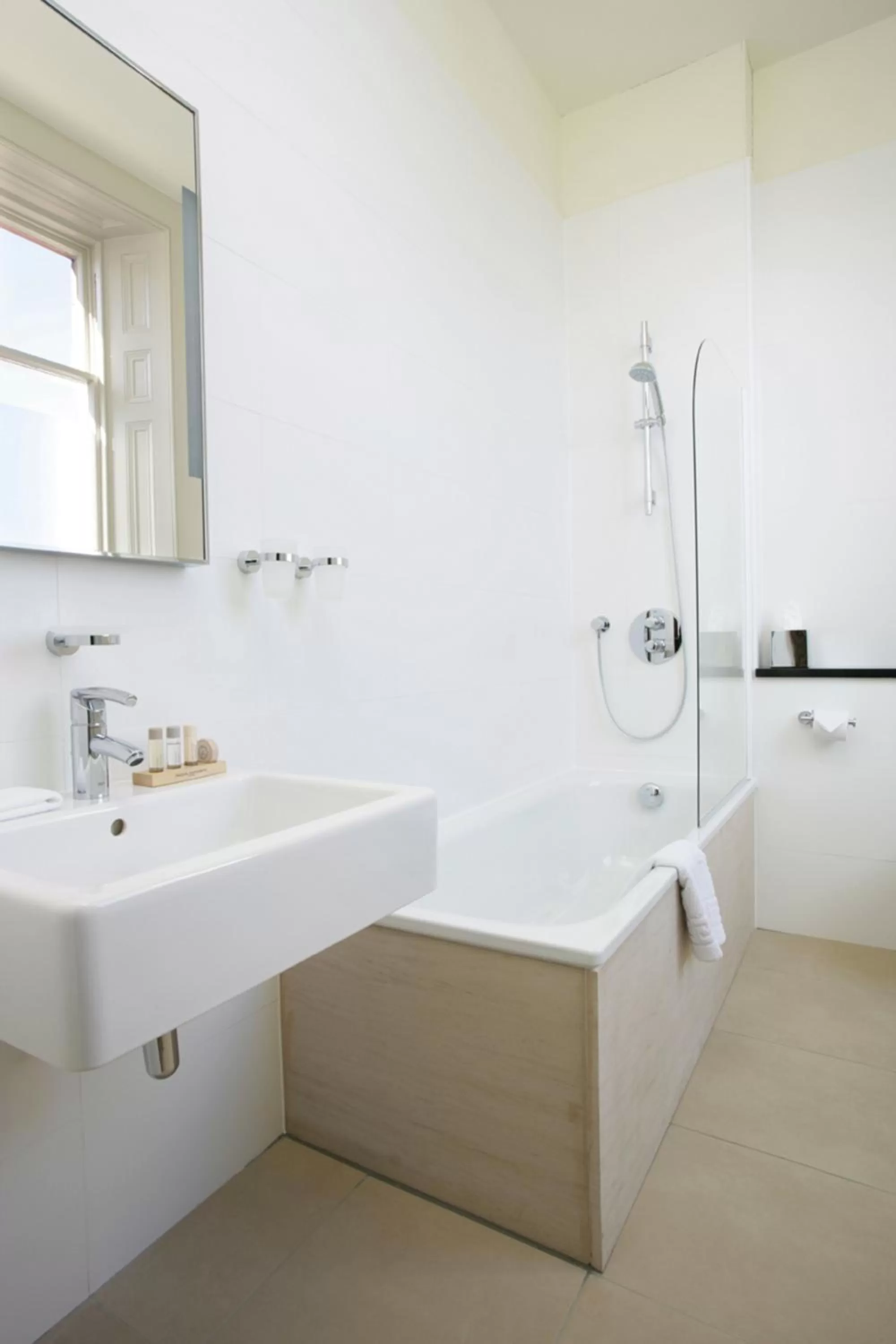 Bathroom in Nether Abbey Hotel