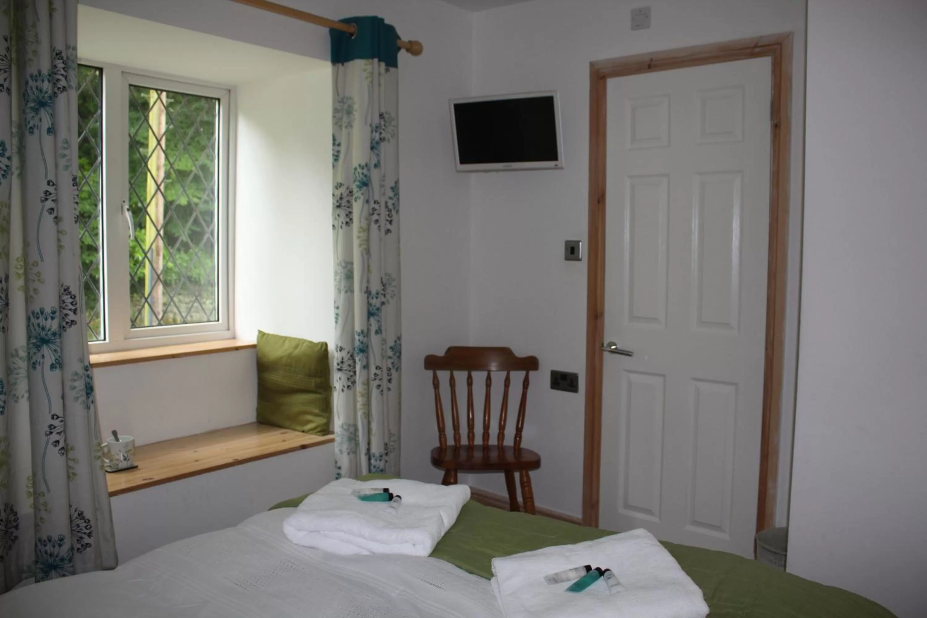 Day, Bed in The Waterwheel