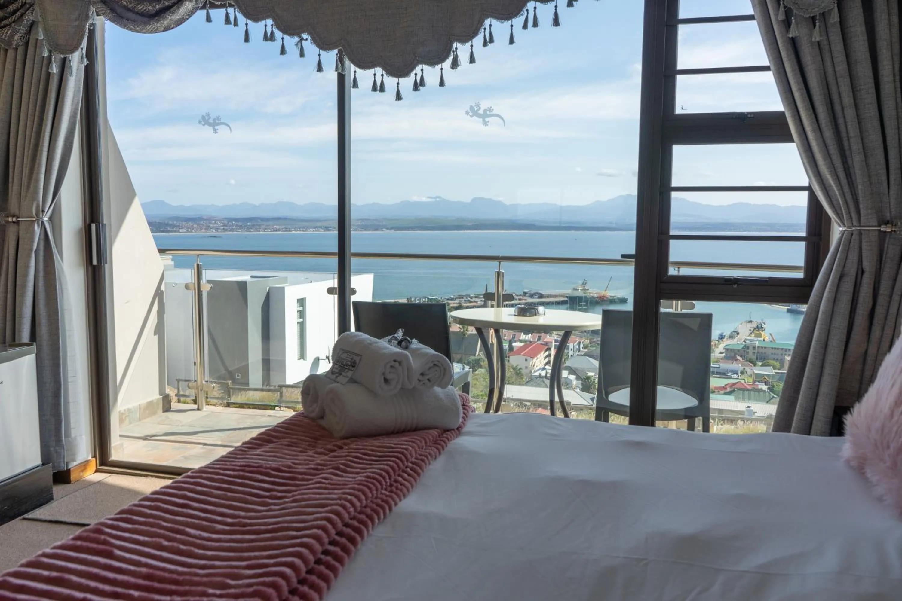 Balcony/Terrace, Bed in Bar-t-nique Guest House