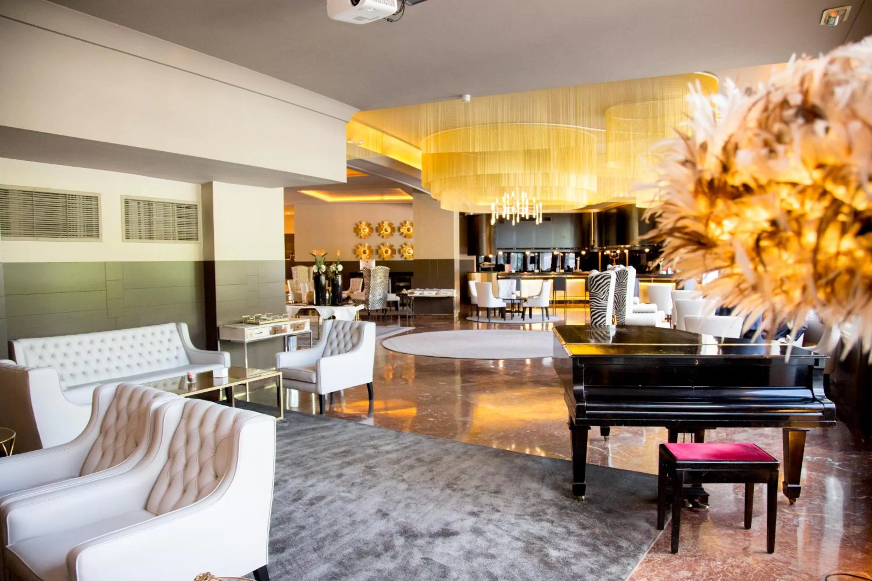 Lounge or bar in Hotel Tres Reyes Pamplona