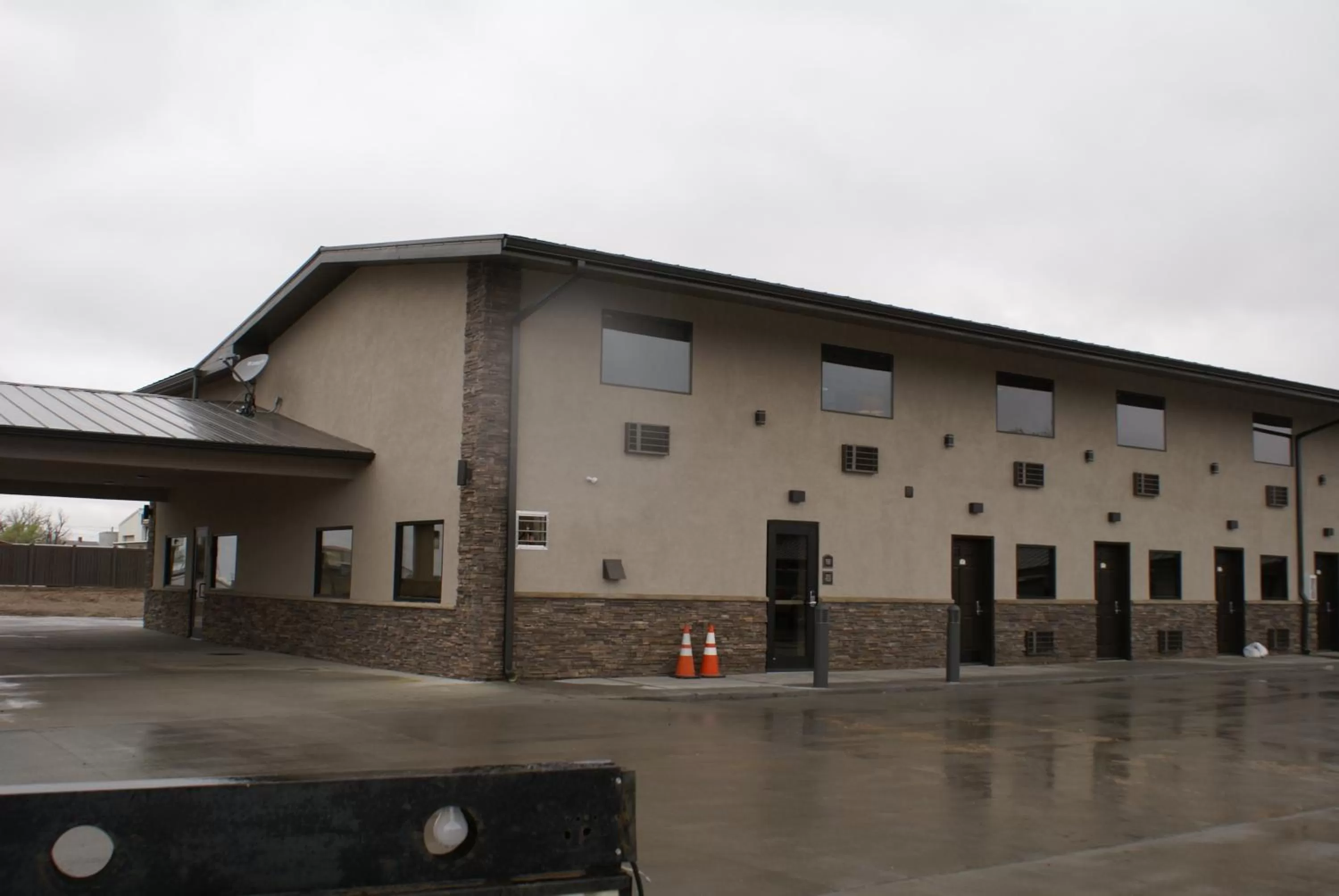 Facade/entrance in Boarders Inn & Suites by Cobblestone Hotels - Syracuse