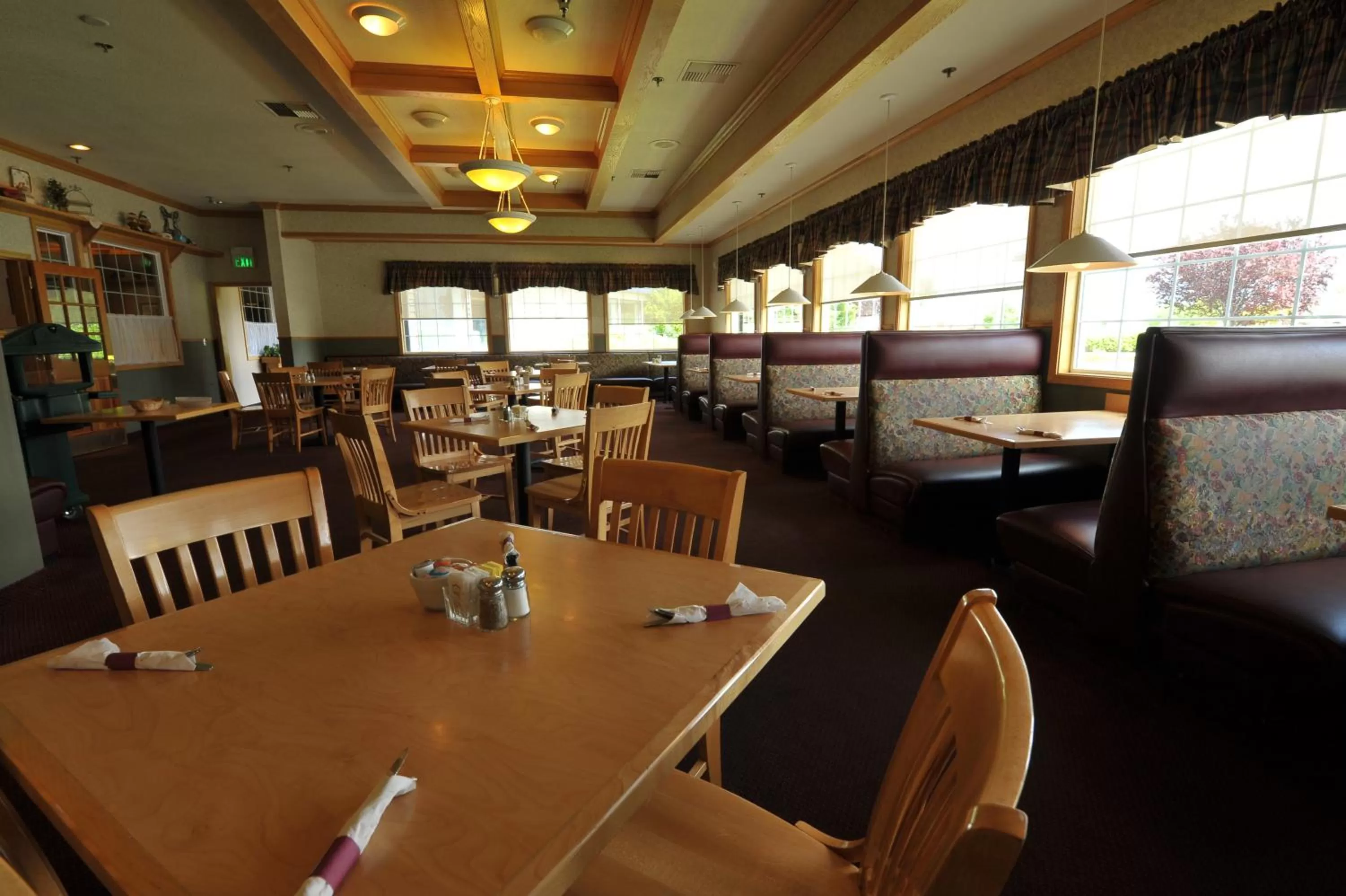 Restaurant/places to eat in Shilo Inn Suites Hotel - Nampa Suites