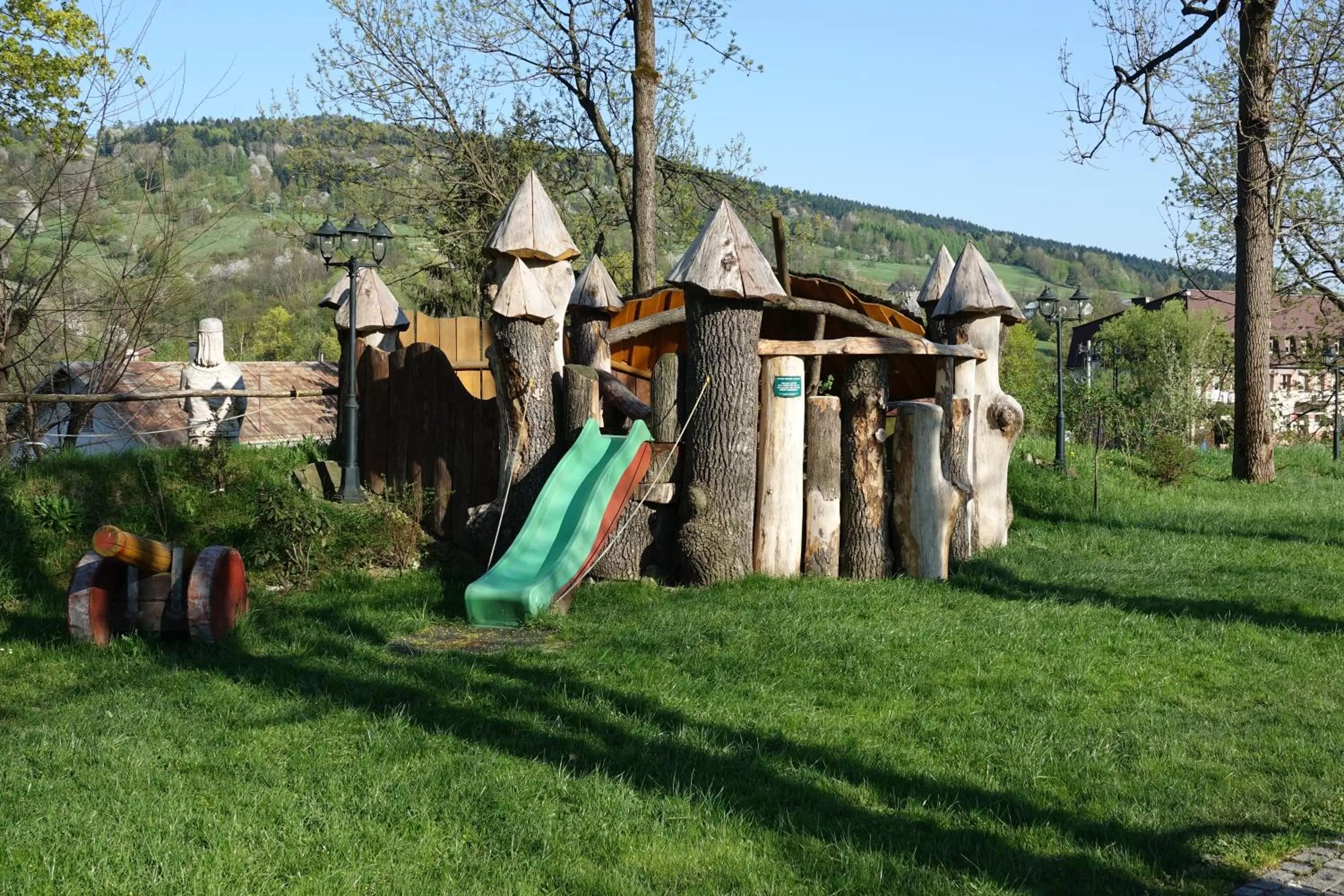 Property building in Gościniec Dworski w Ropie