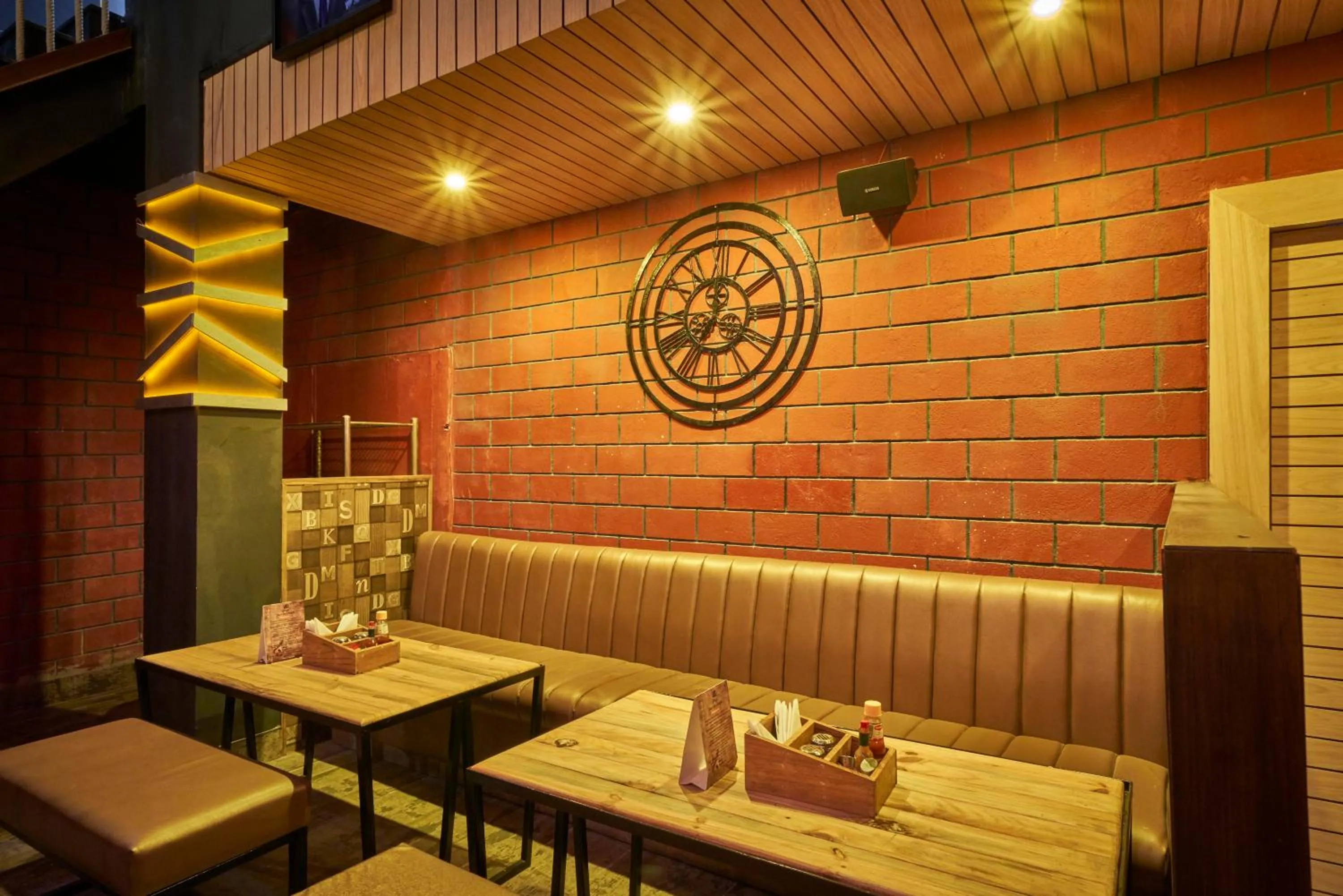 Restaurant/places to eat in Hotel Hindusthan International, Bhubaneswar