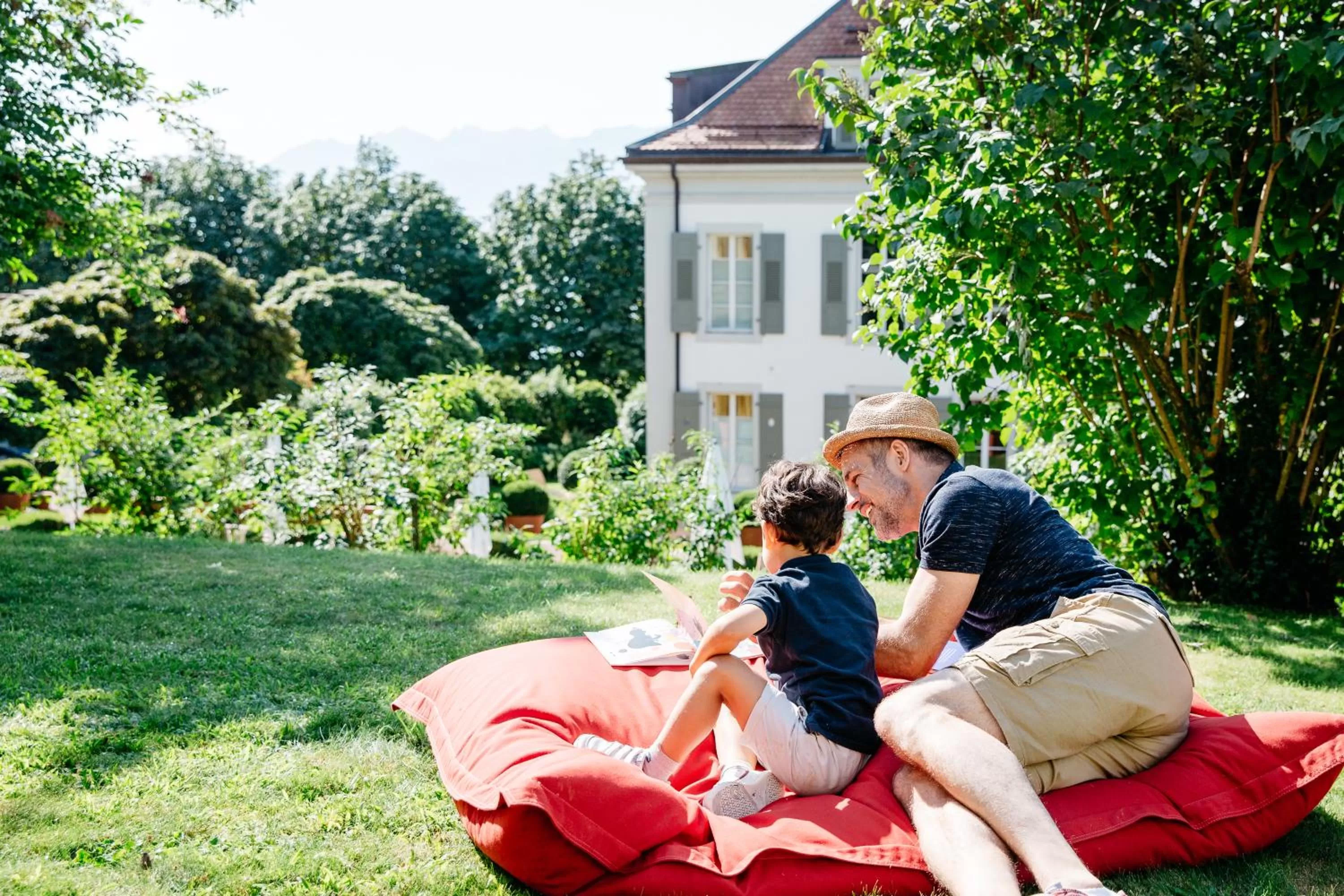 Property building in Hotel Angleterre