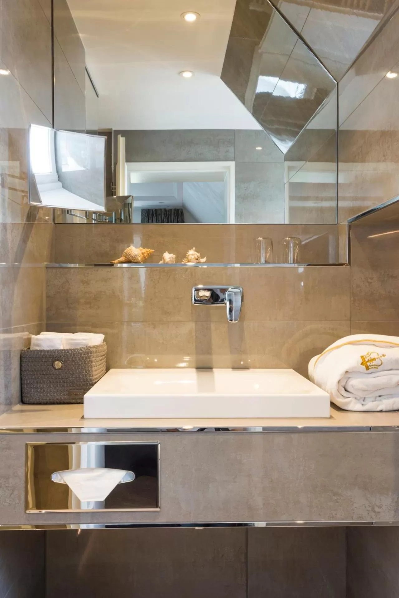 Shower in Romantik Berghotel Astenkrone