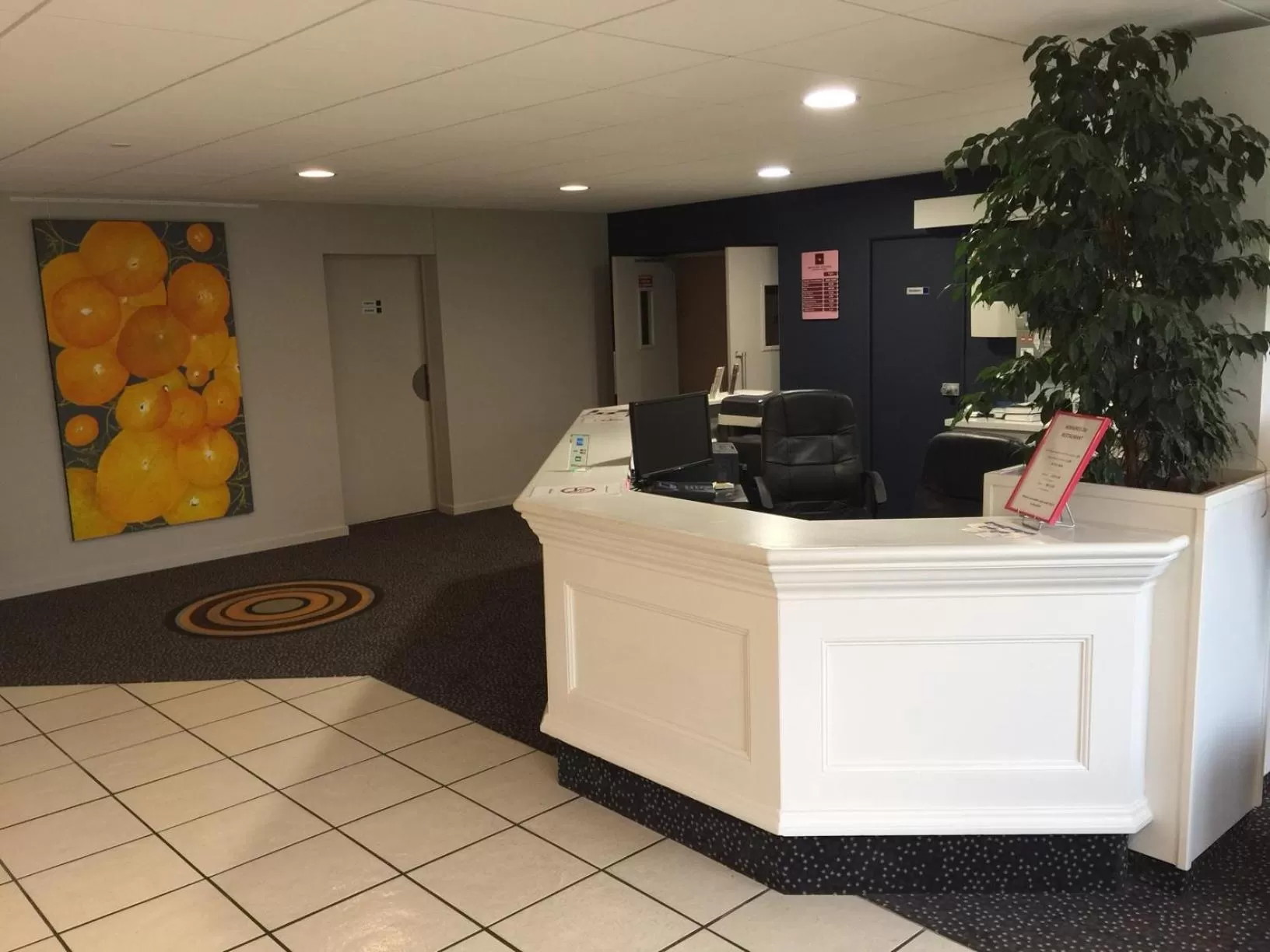 Lobby or reception in Hostellerie Saint Vincent Beauvais Aeroport