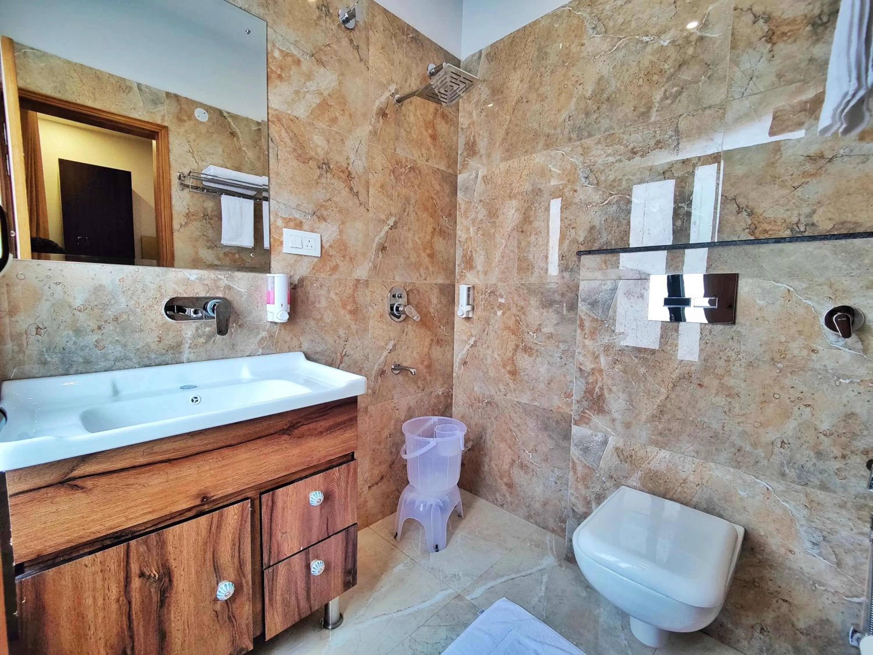 Shower in Hotel Park Hills