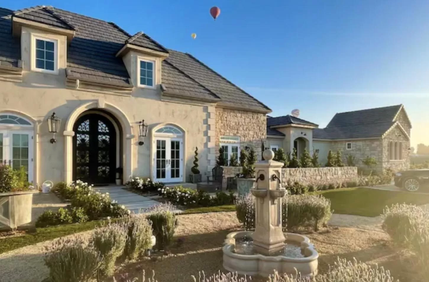 Property building in Domaine Chardonnay