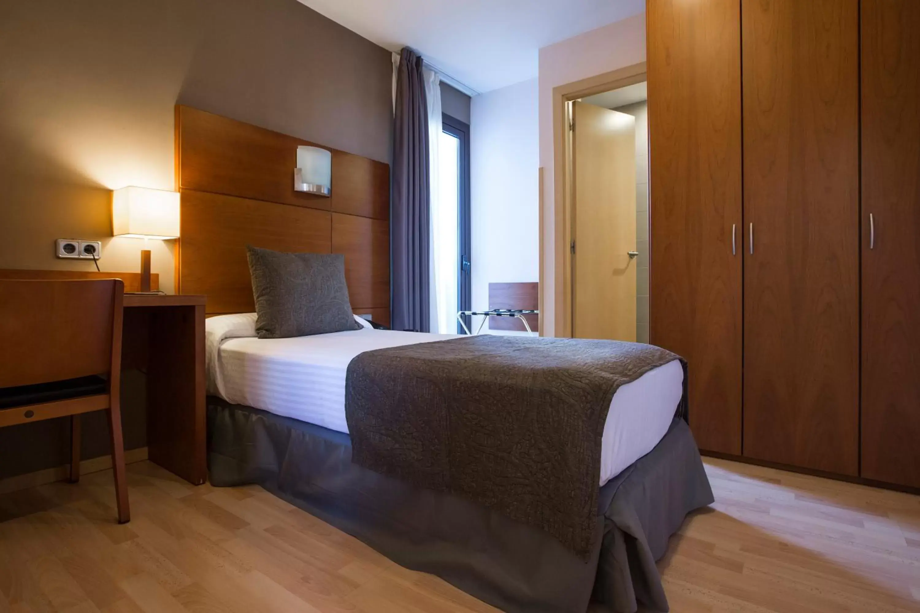 Single Room in Hotel Via Augusta Single Room in Hotel Via Augusta