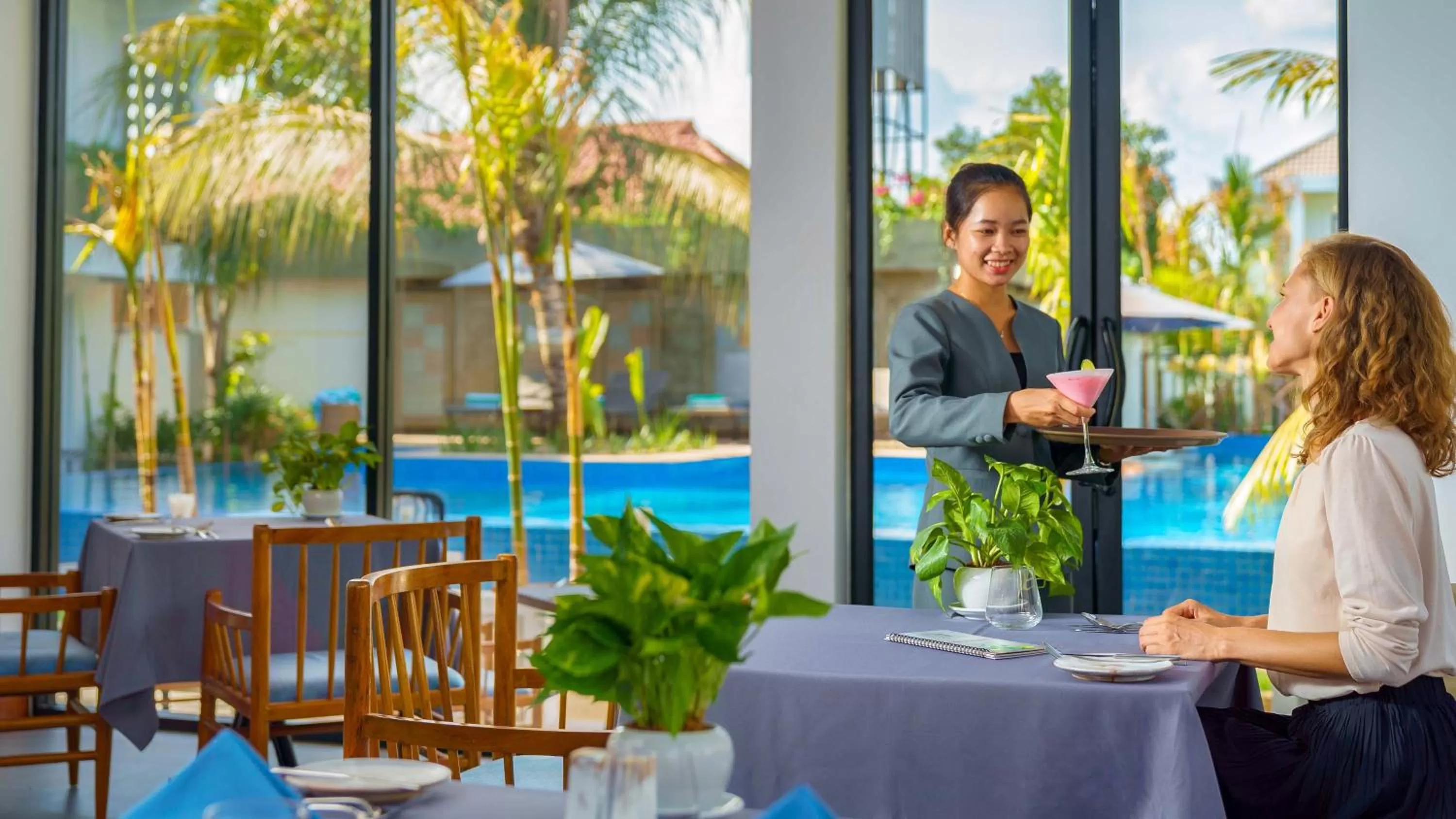 Restaurant/places to eat in Grand Venus La Residence