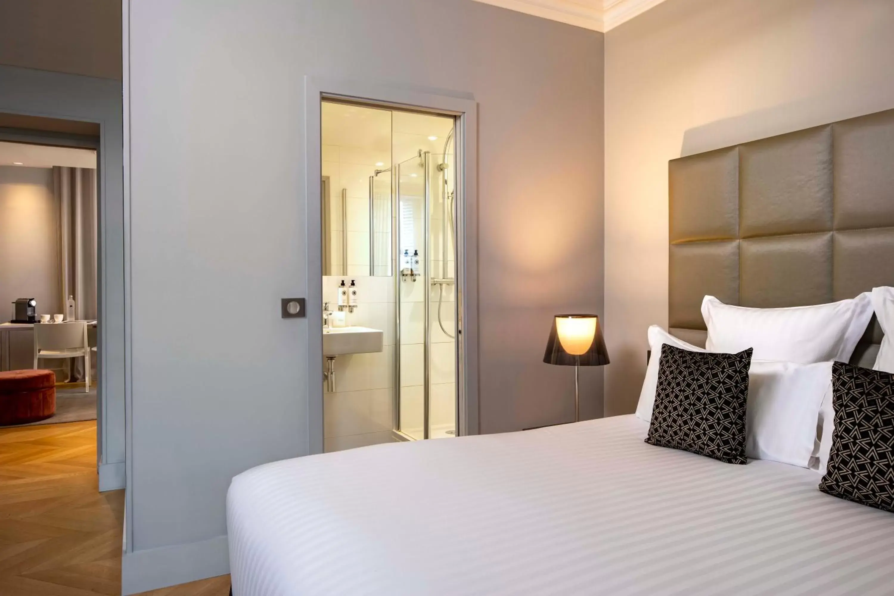 Suite "Cambronne" in First Hotel Paris Tour Eiffel Suite "Cambronne" in First Hotel Paris Tour Eiffel