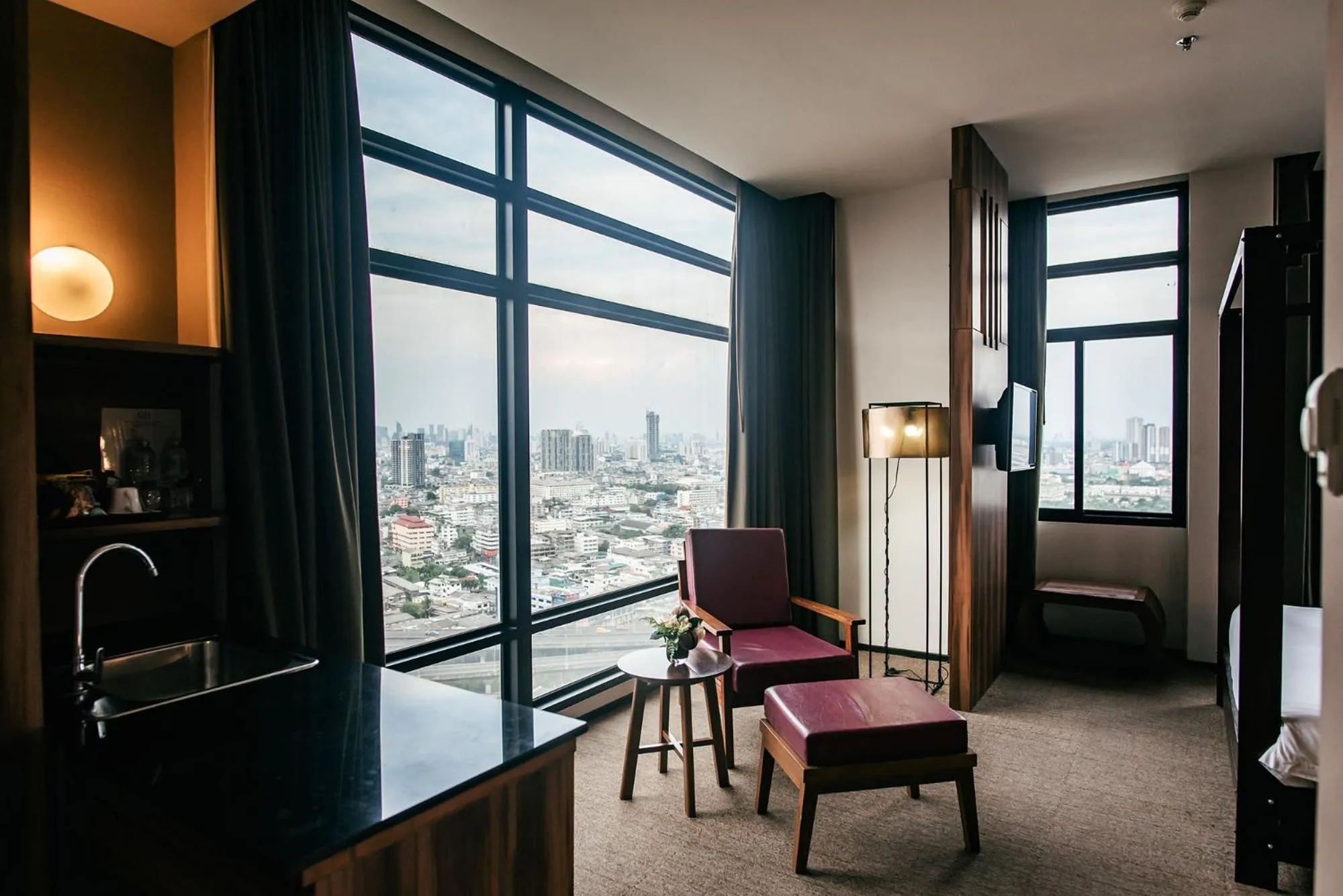 Living room in Grand Howard Hotel Bangkok