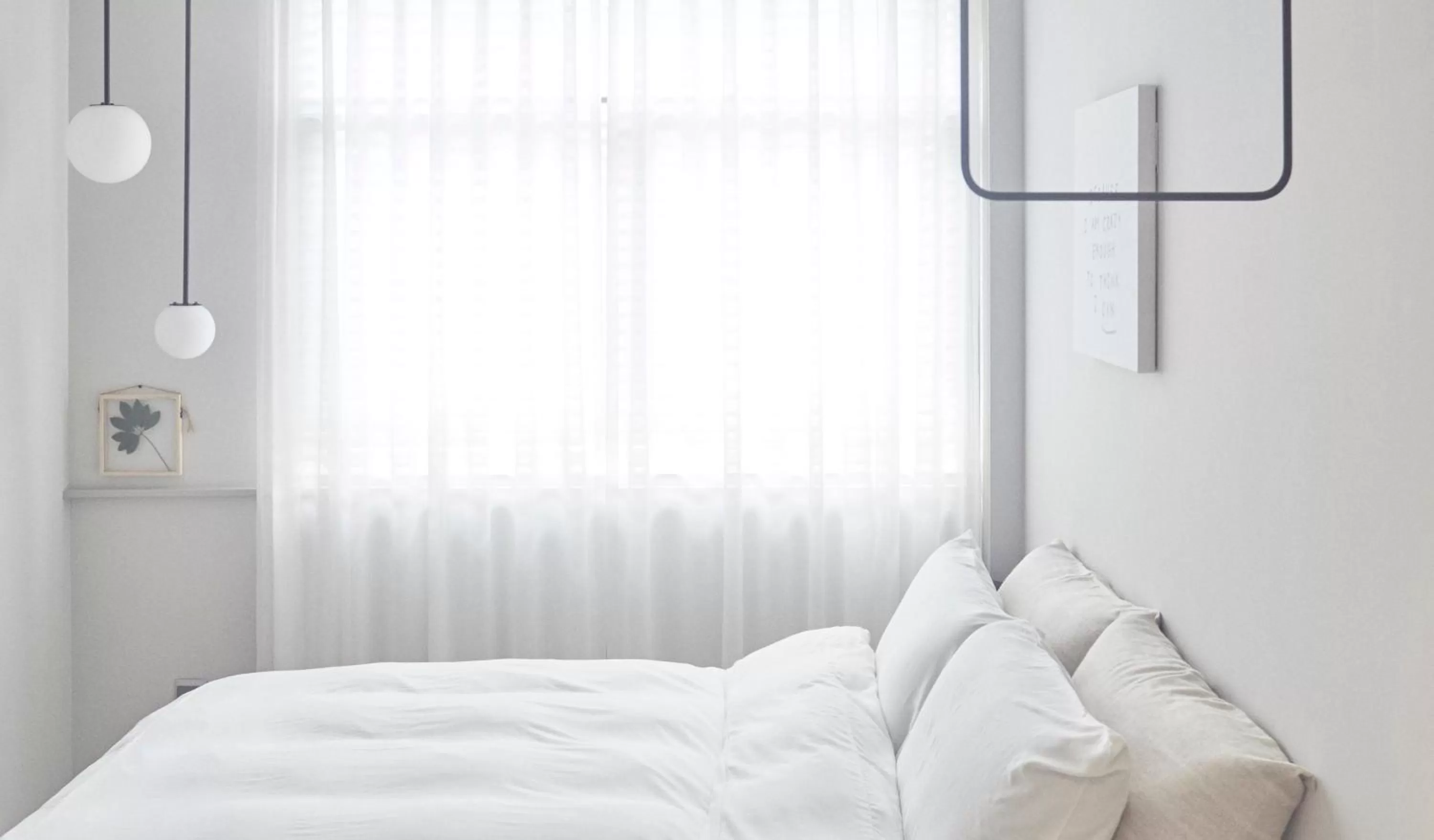 Photo of the whole room, Bed in The Door Inn