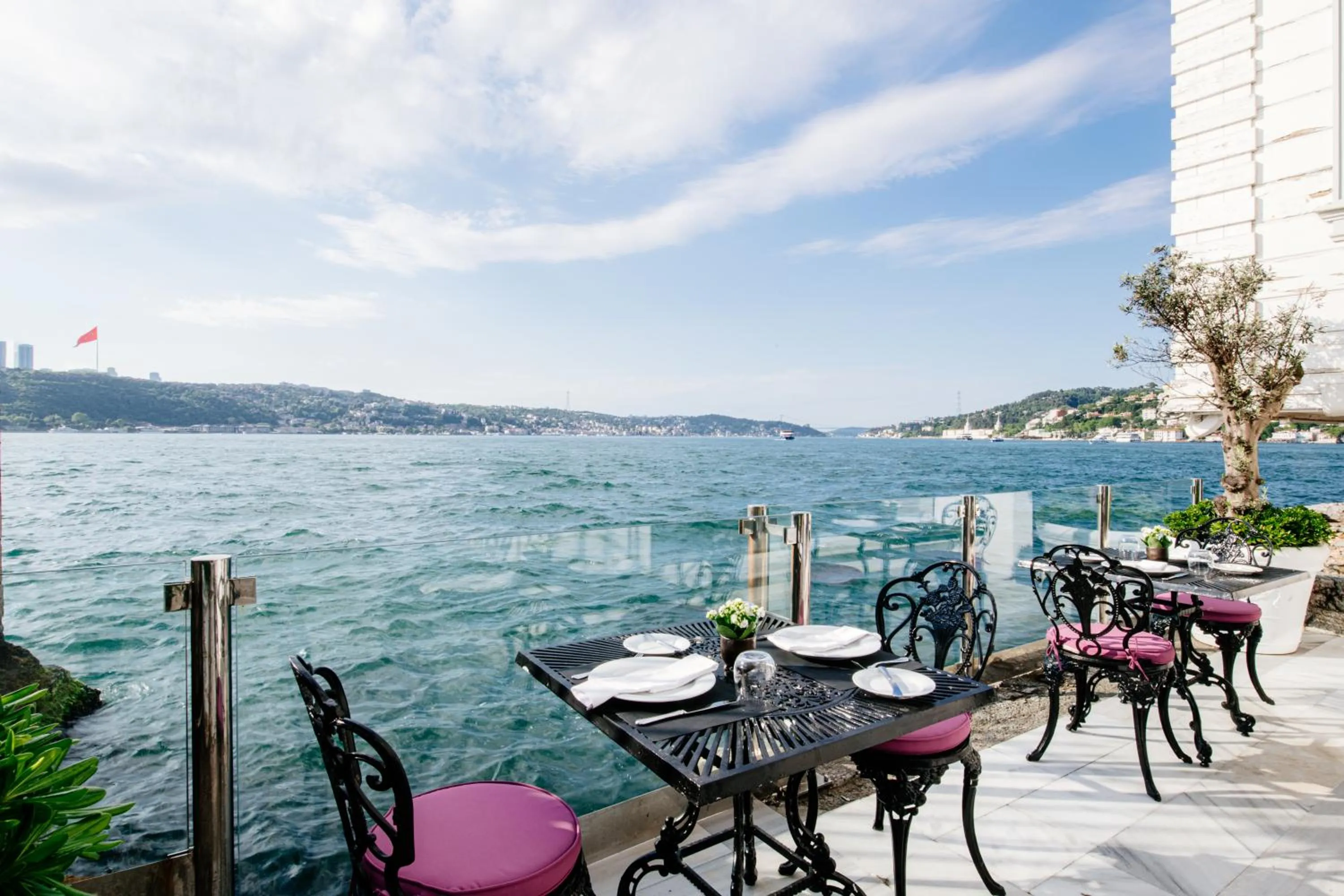 Restaurant/places to eat in Bosphorus Palace Hotel