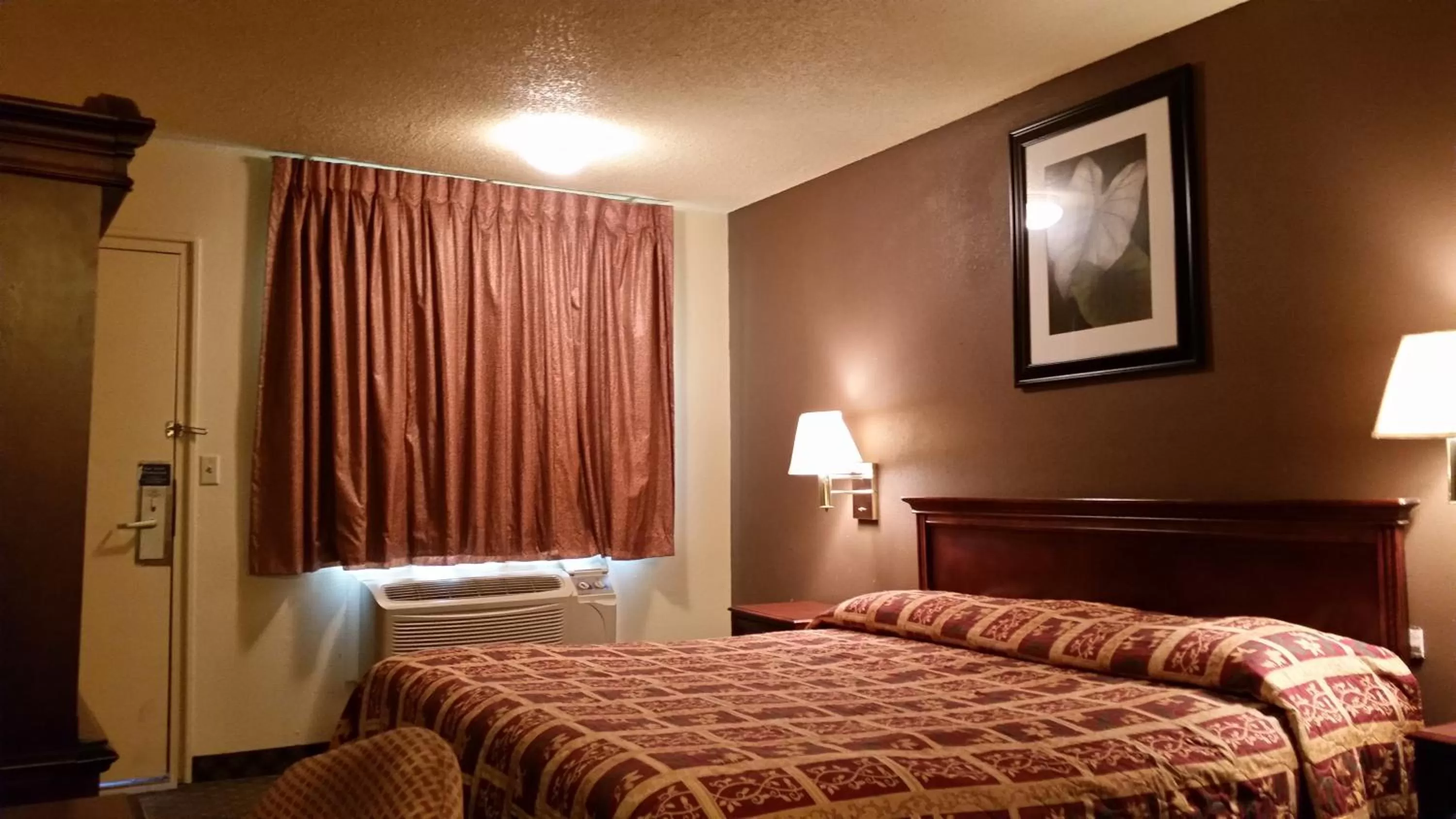 Photo of the whole room, Bed in Travel Inn Motel