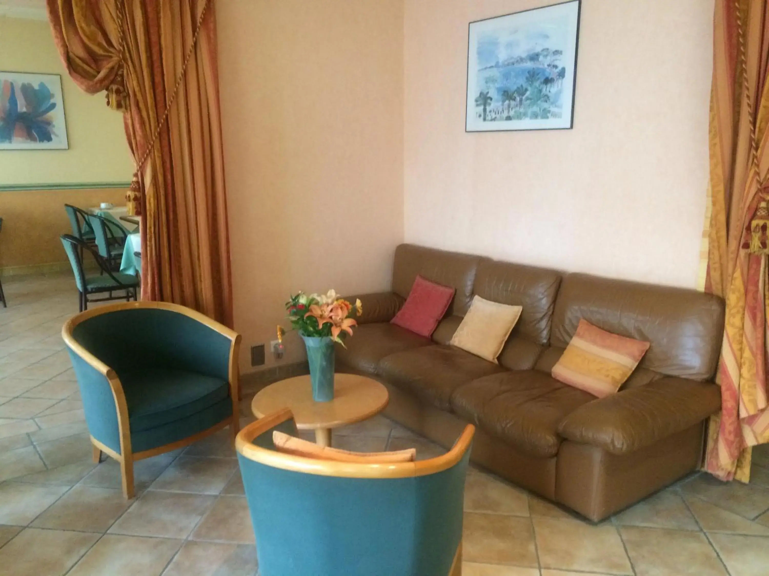 Triple Room with one double bed and 1 single bed in Anne De Beaujeu Triple Room with one double bed and 1 single bed in Anne De Beaujeu