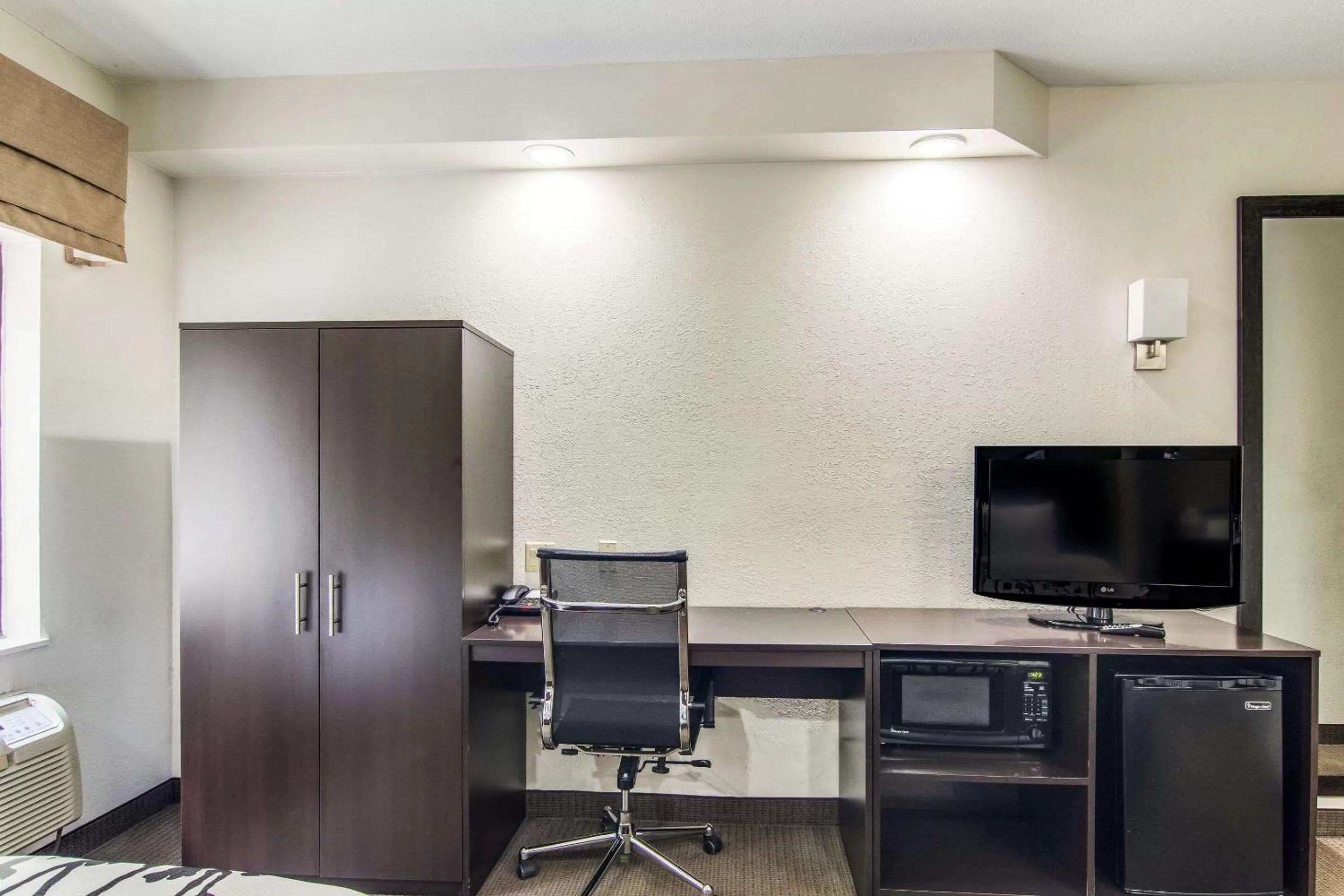 Photo of the whole room in Sleep Inn Austintown - Youngstown, West