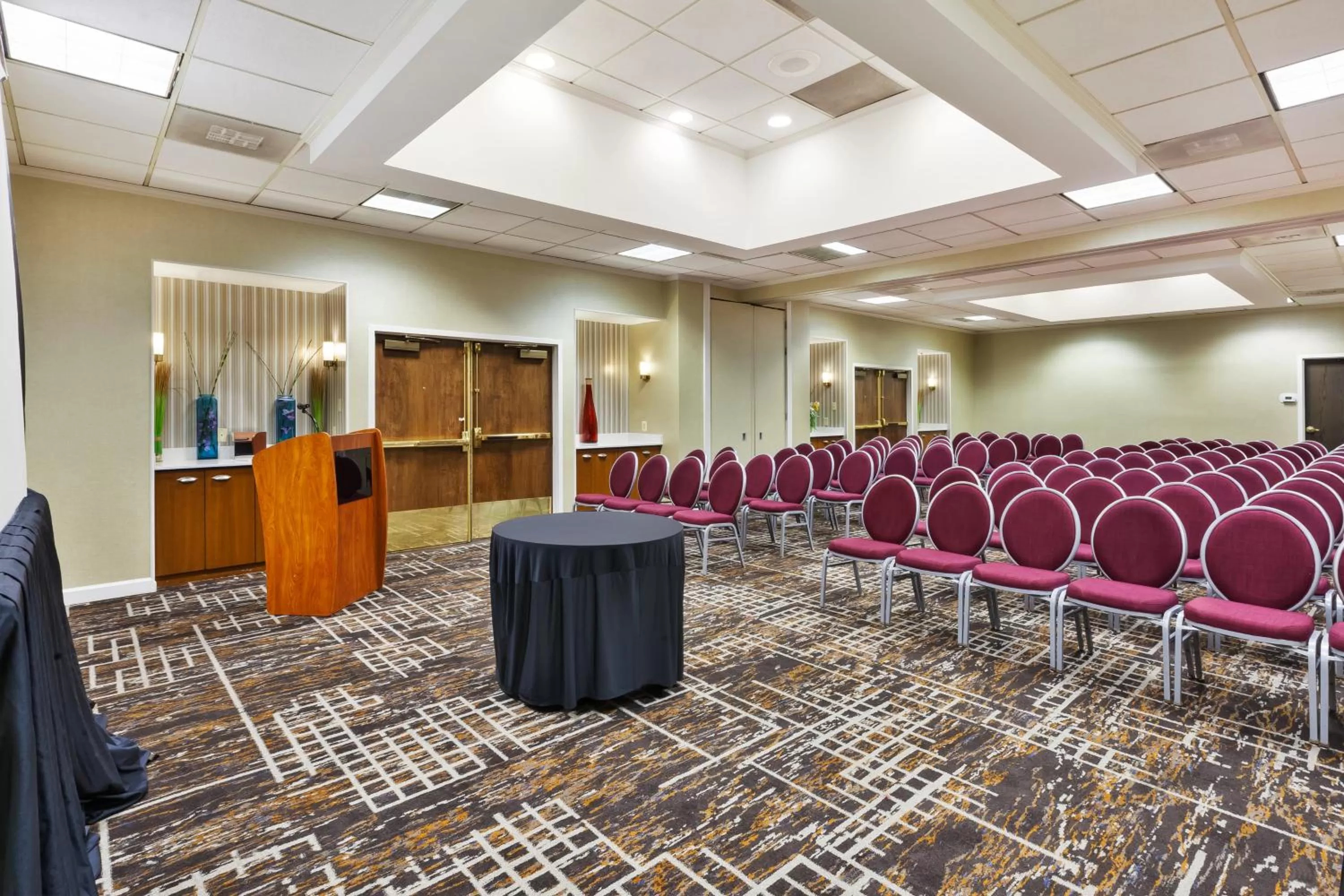 Meeting/conference room in Crowne Plaza Dulles Airport by IHG