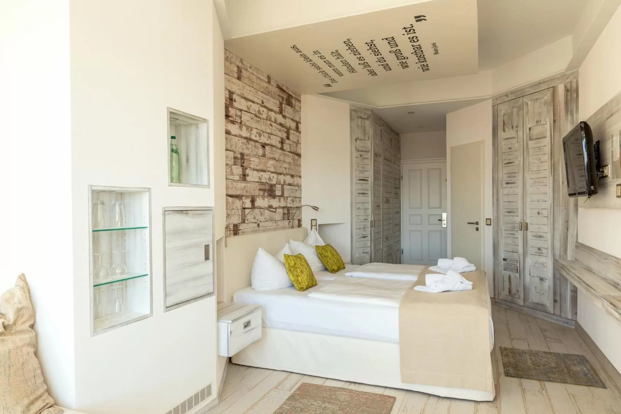 Photo of the whole room, Bed in SEETELHOTEL Strandhotel Atlantic das Boutiquehotel am Meer