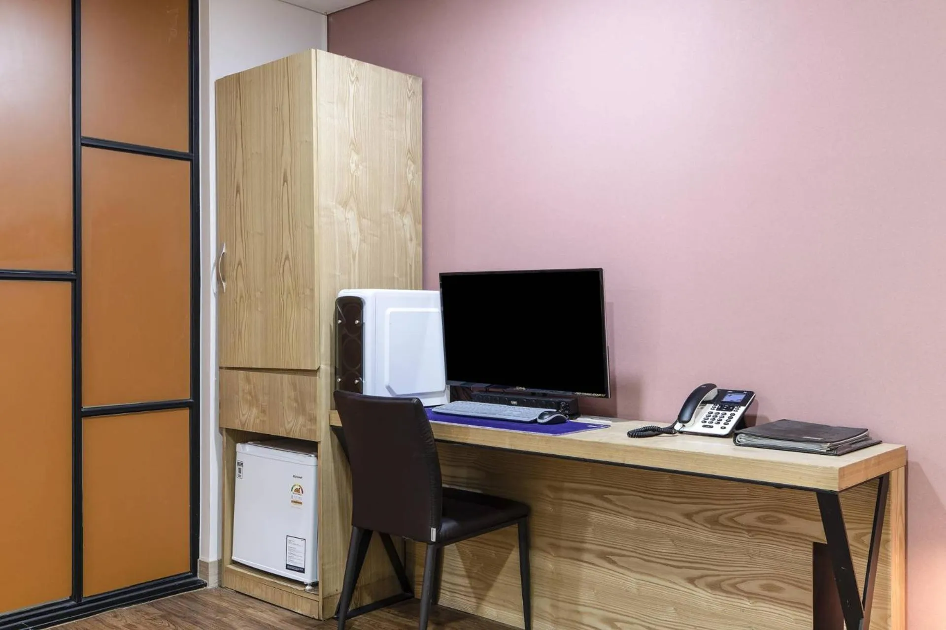 TV/Entertainment Center in Central Plaza Hotel