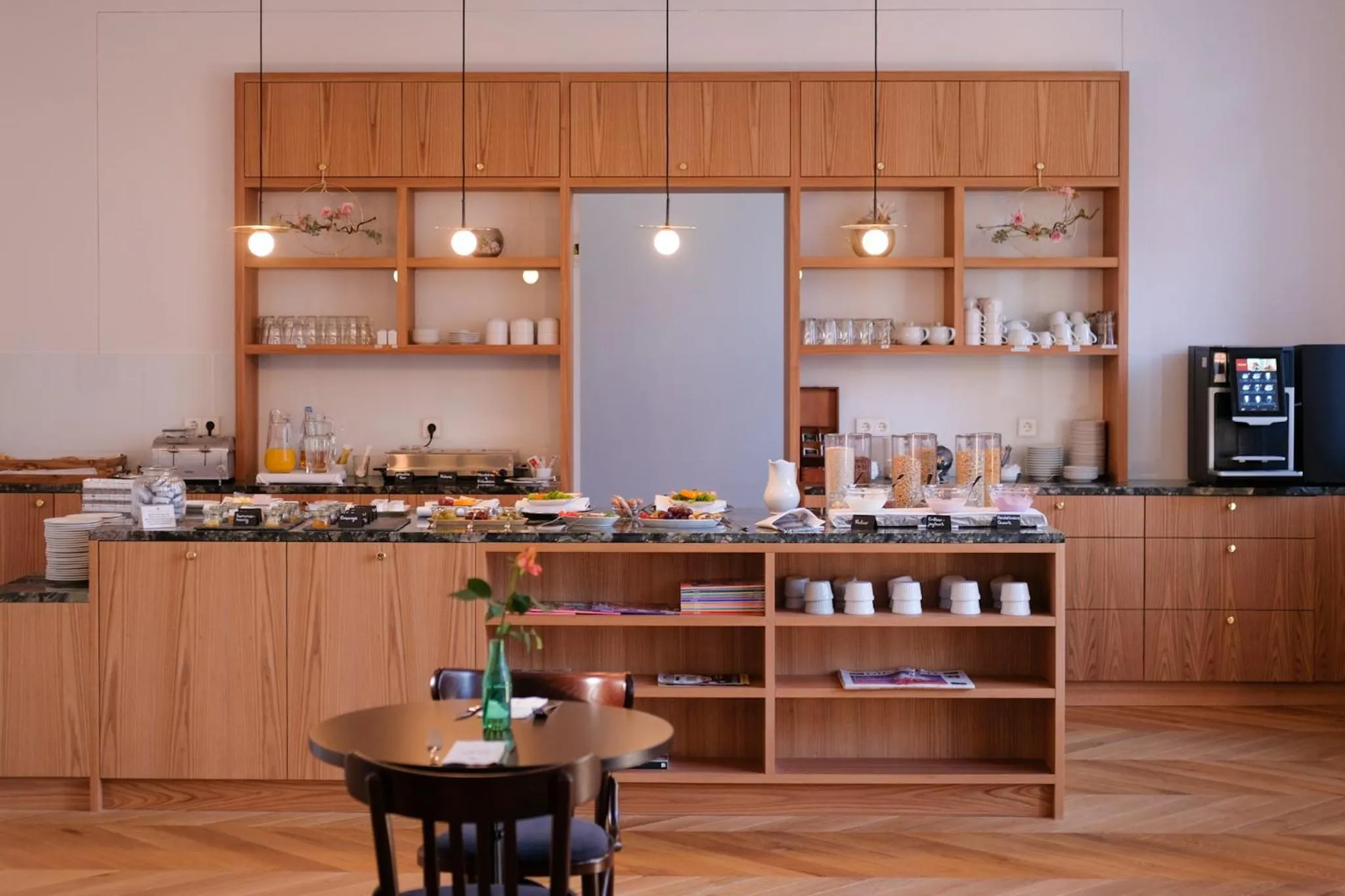 Restaurant/places to eat in Hotel Lindenufer