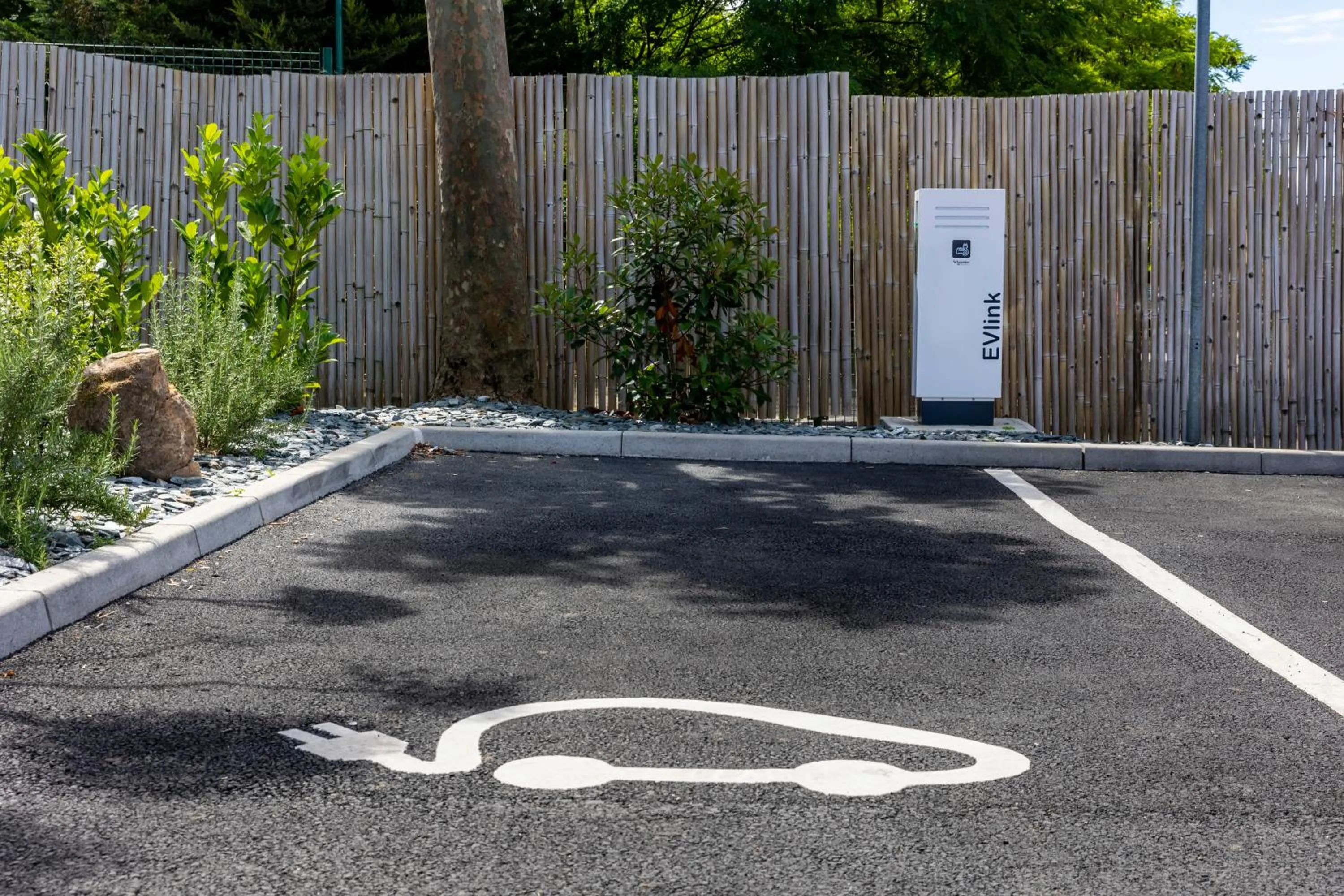 Parking in Kyriad Paris Ouest - Colombes