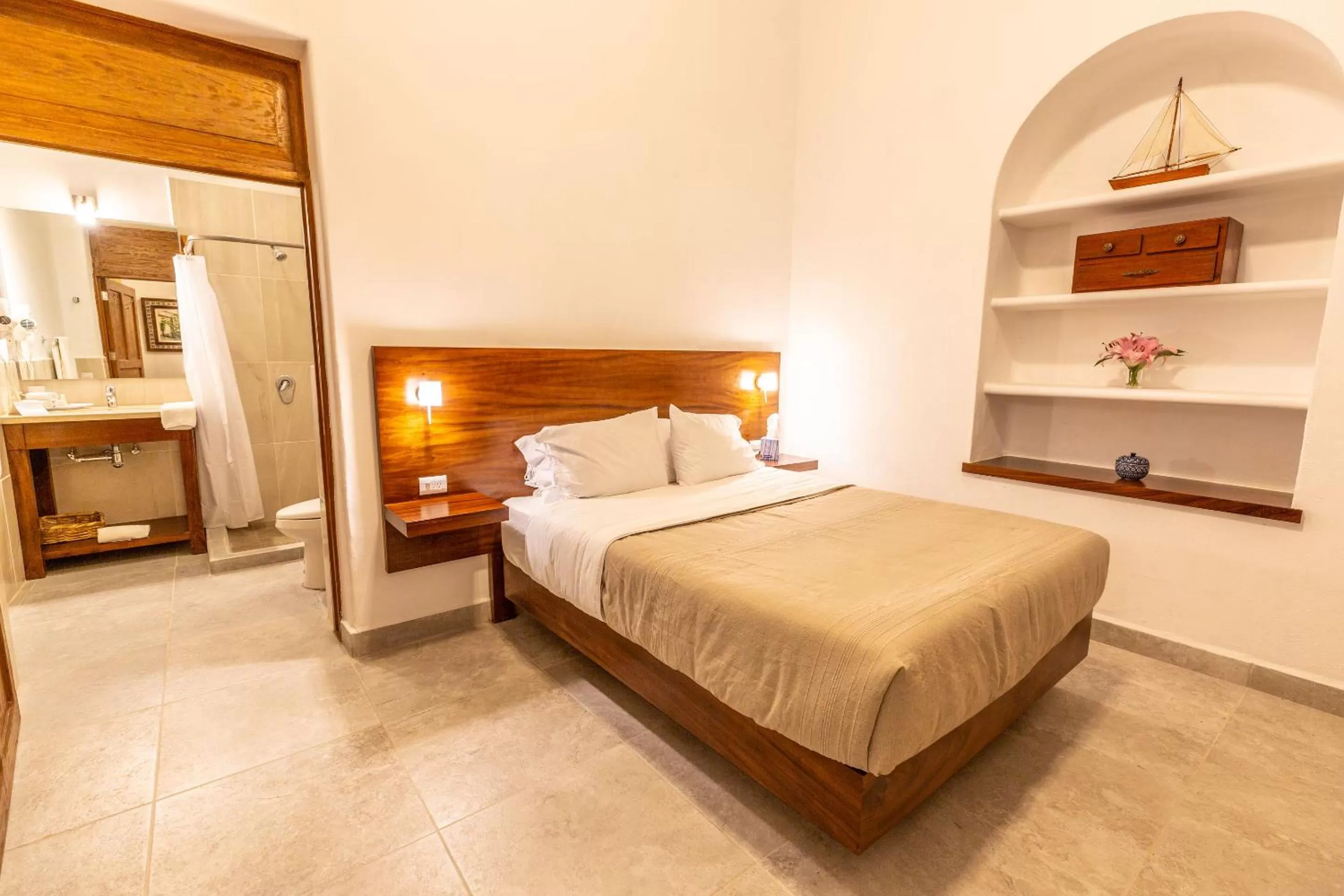 Photo of the whole room, Bed in Plaza Chapala Hotel