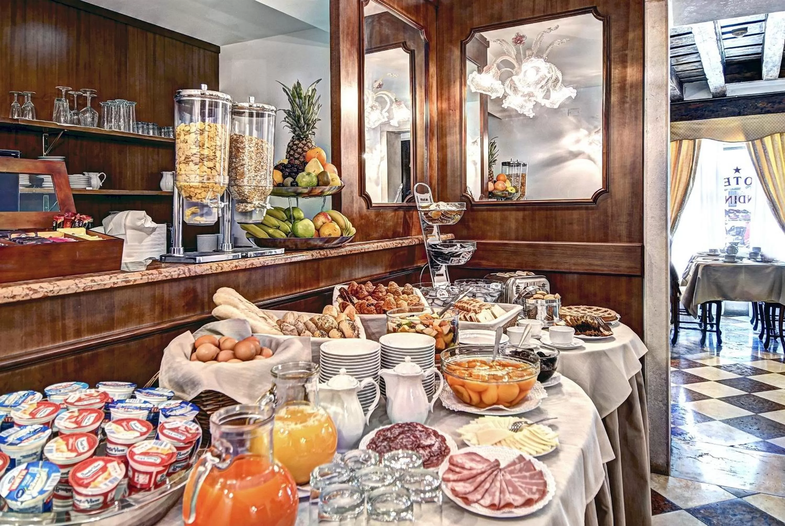 Continental breakfast in Hotel Scandinavia - Relais