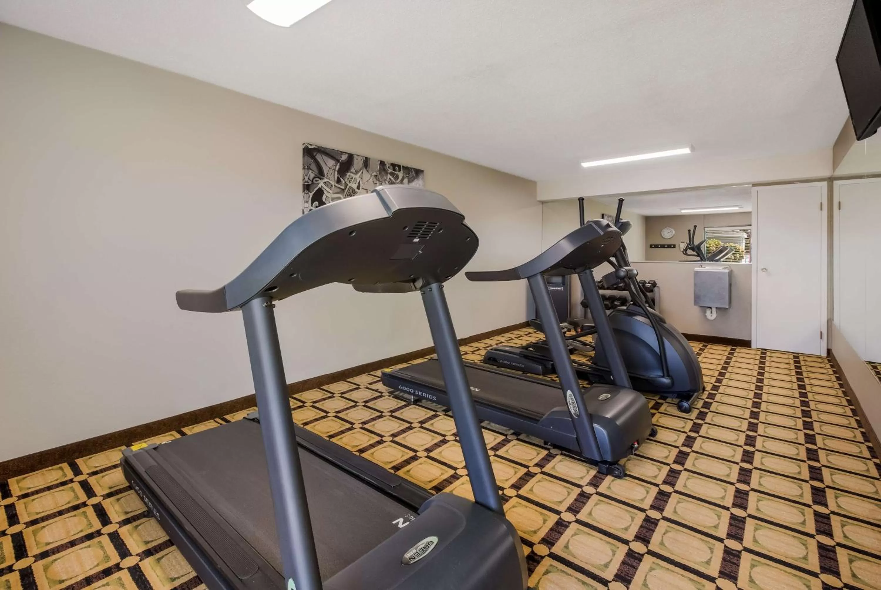 Fitness centre/facilities in Best Western University Inn