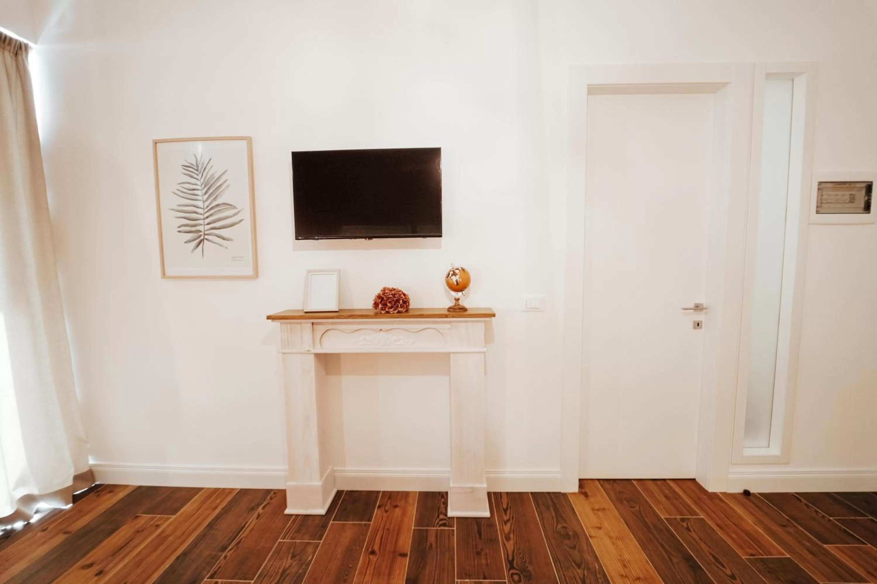 TV and multimedia, TV/Entertainment Center in ALMASOL - Charme Experience