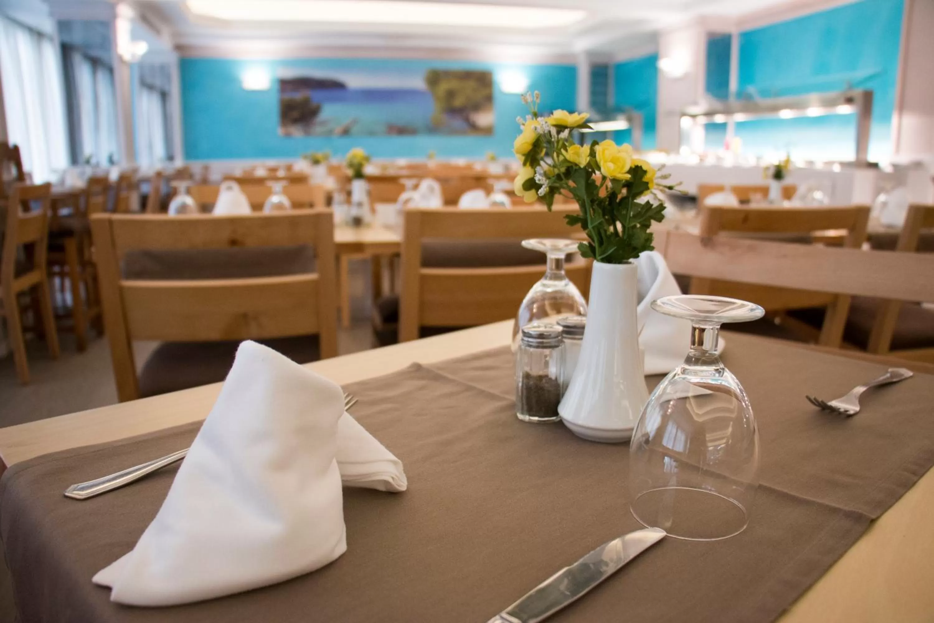 Restaurant/places to eat in Hotel Voramar