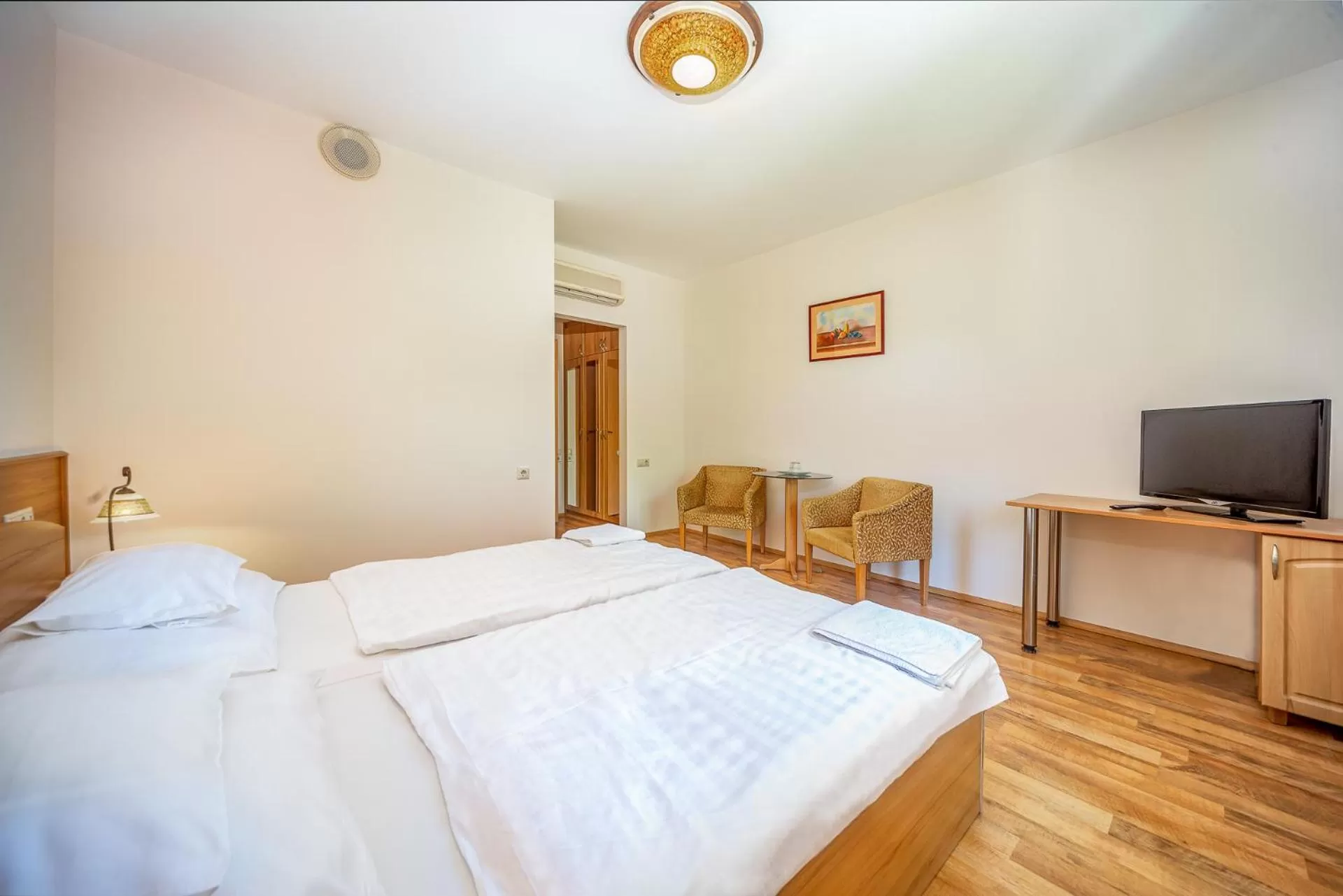 Photo of the whole room, Bed in Nefelejcs Hotel