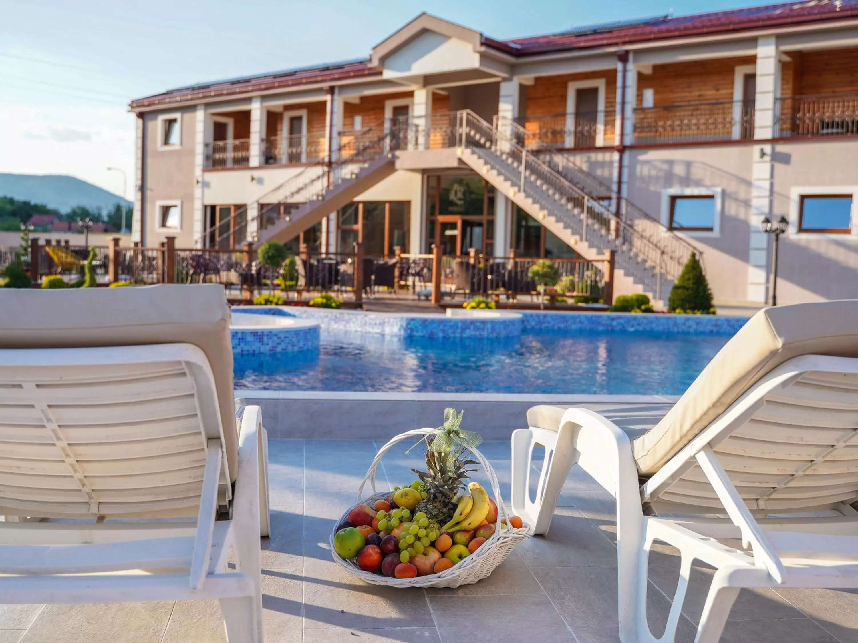 Swimming Pool in Hotel Royal Garden
