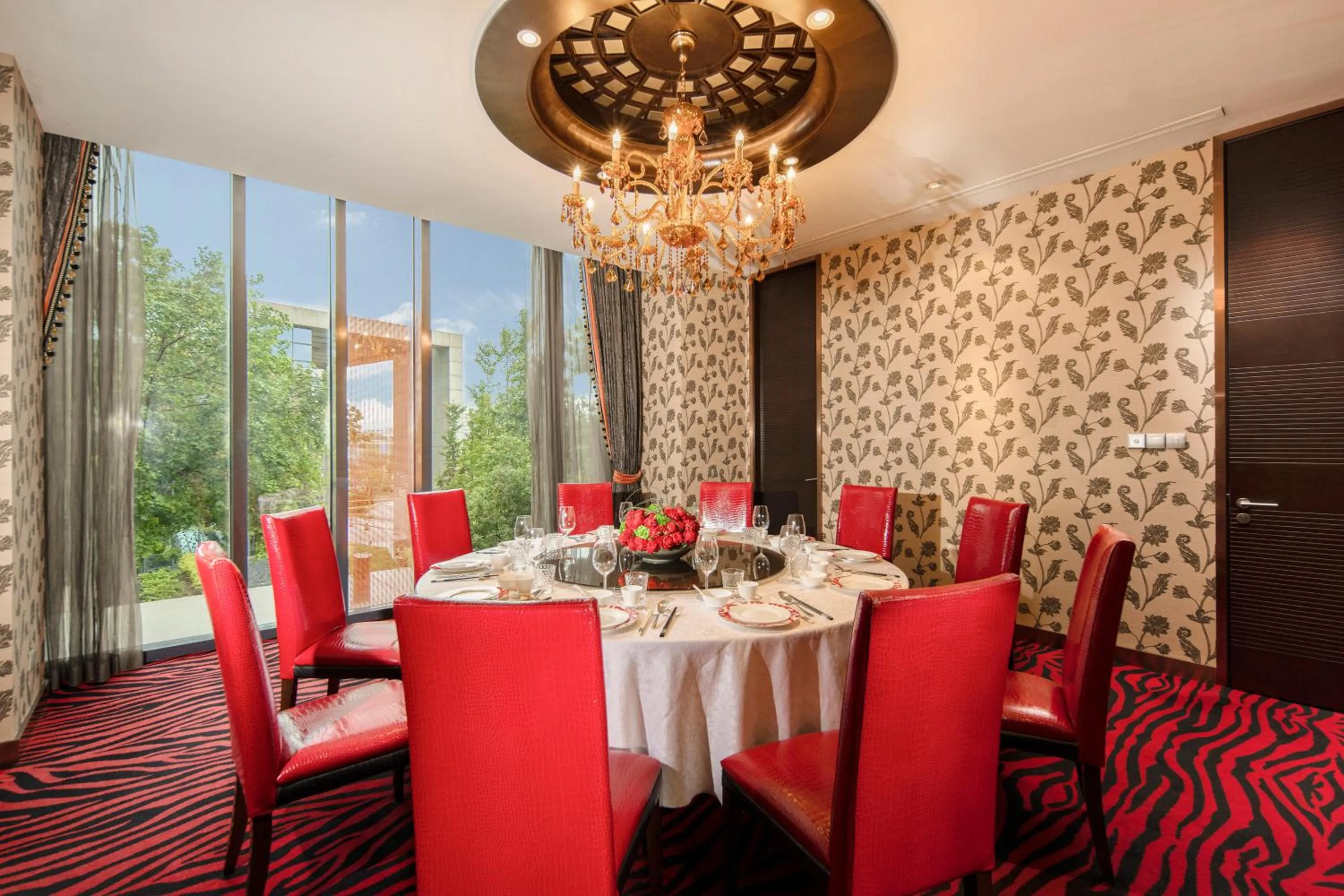 Restaurant/places to eat in Holiday Inn Shanghai Hongqiao West by IHG