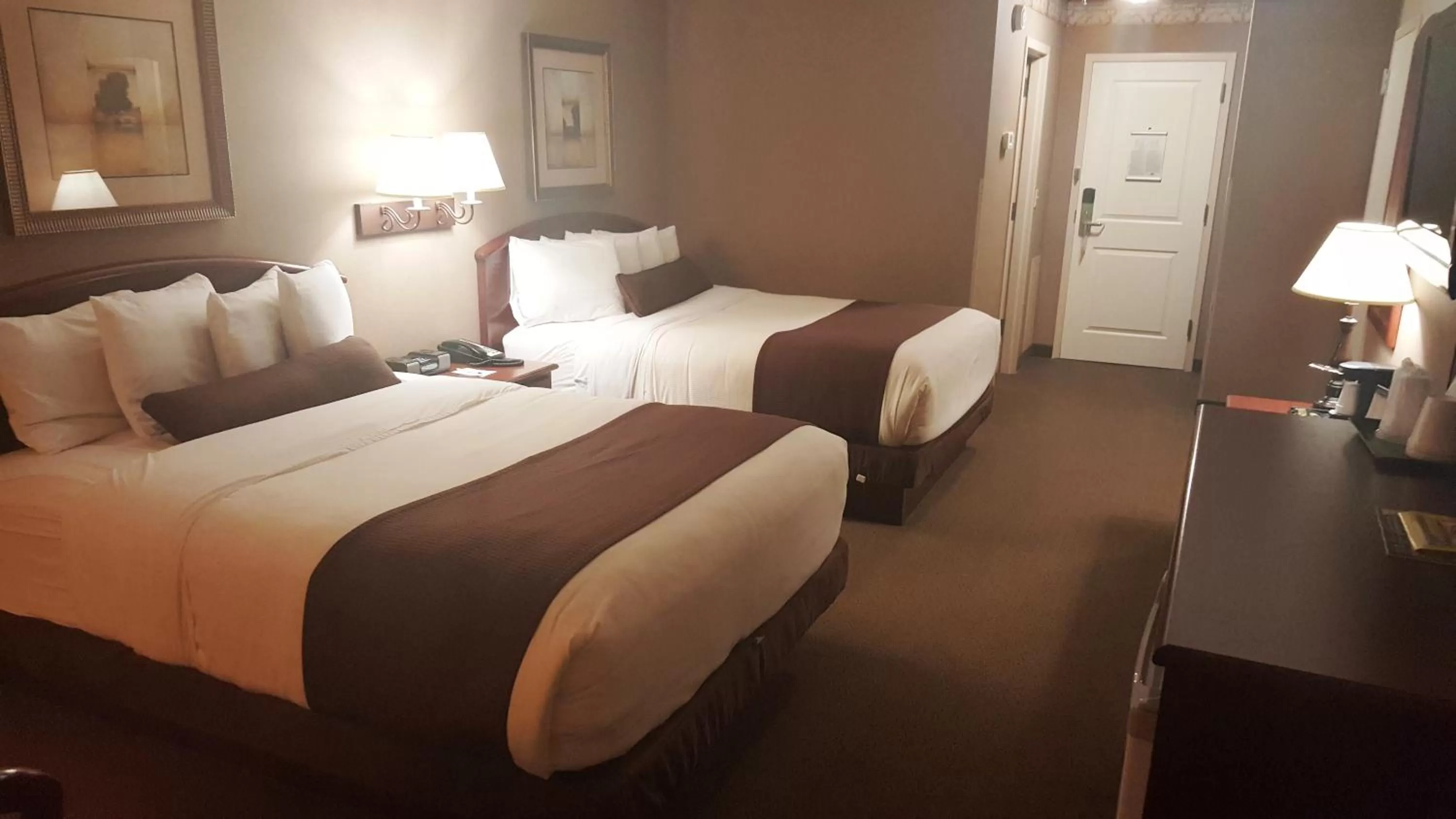 Bedroom, Bed in C'mon Inn