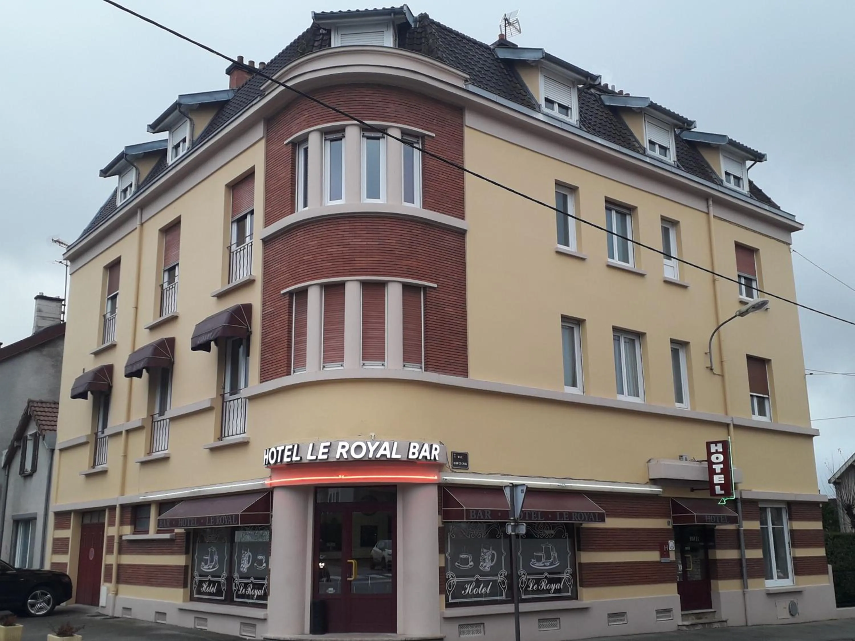 Property building in Le ROYAL