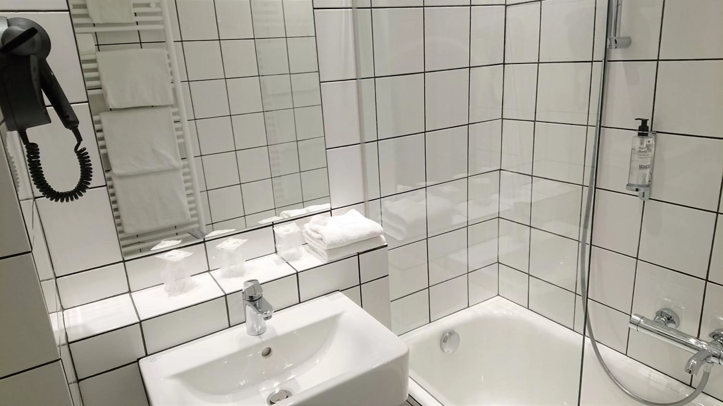 Bathroom in Libertel Austerlitz Jardin des Plantes