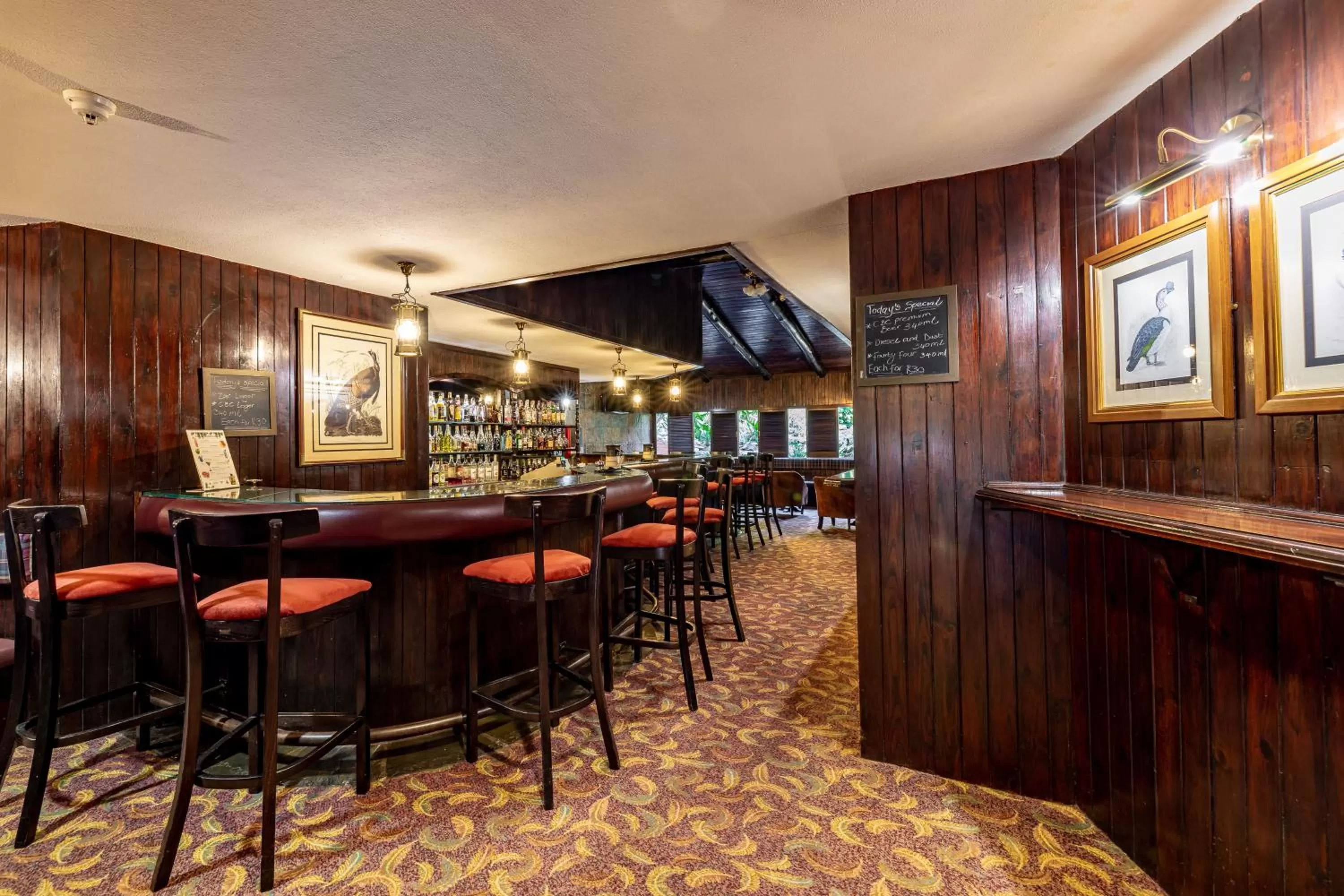 Lounge or bar in African Sky Hotels - Pine Lake Inn