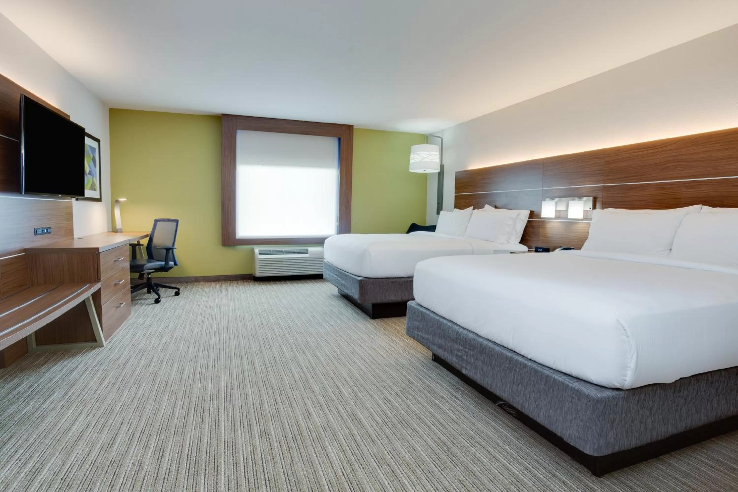 Photo of the whole room, Bed in Holiday Inn Express & Suites. by IHG
