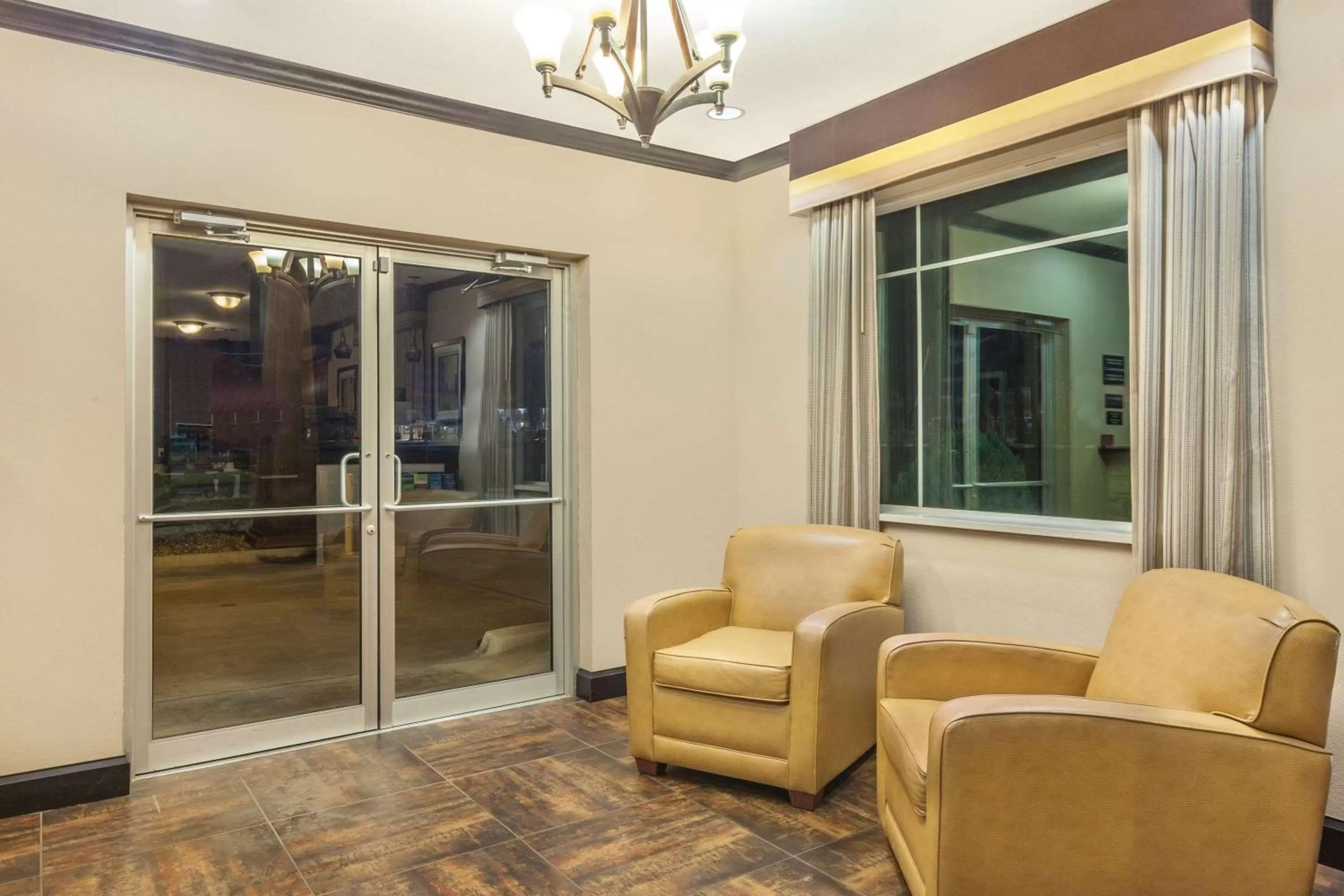 Lobby or reception in Super 8 by Wyndham Center