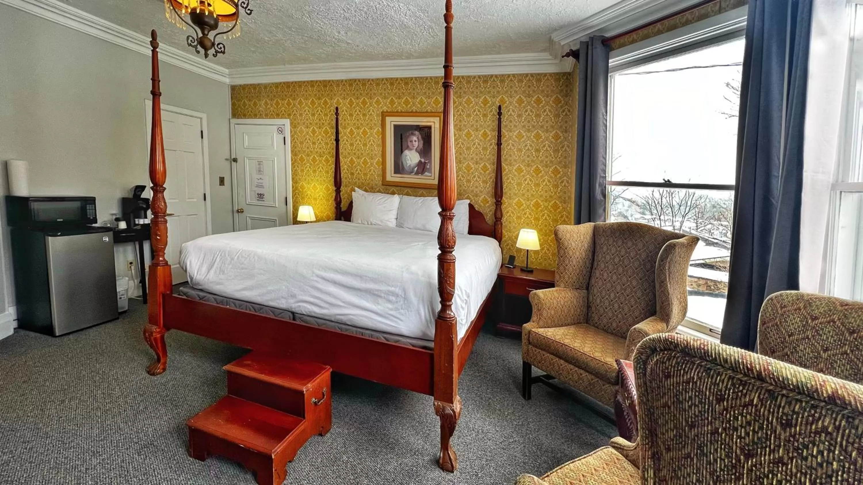 Bed in Inn at the Falls