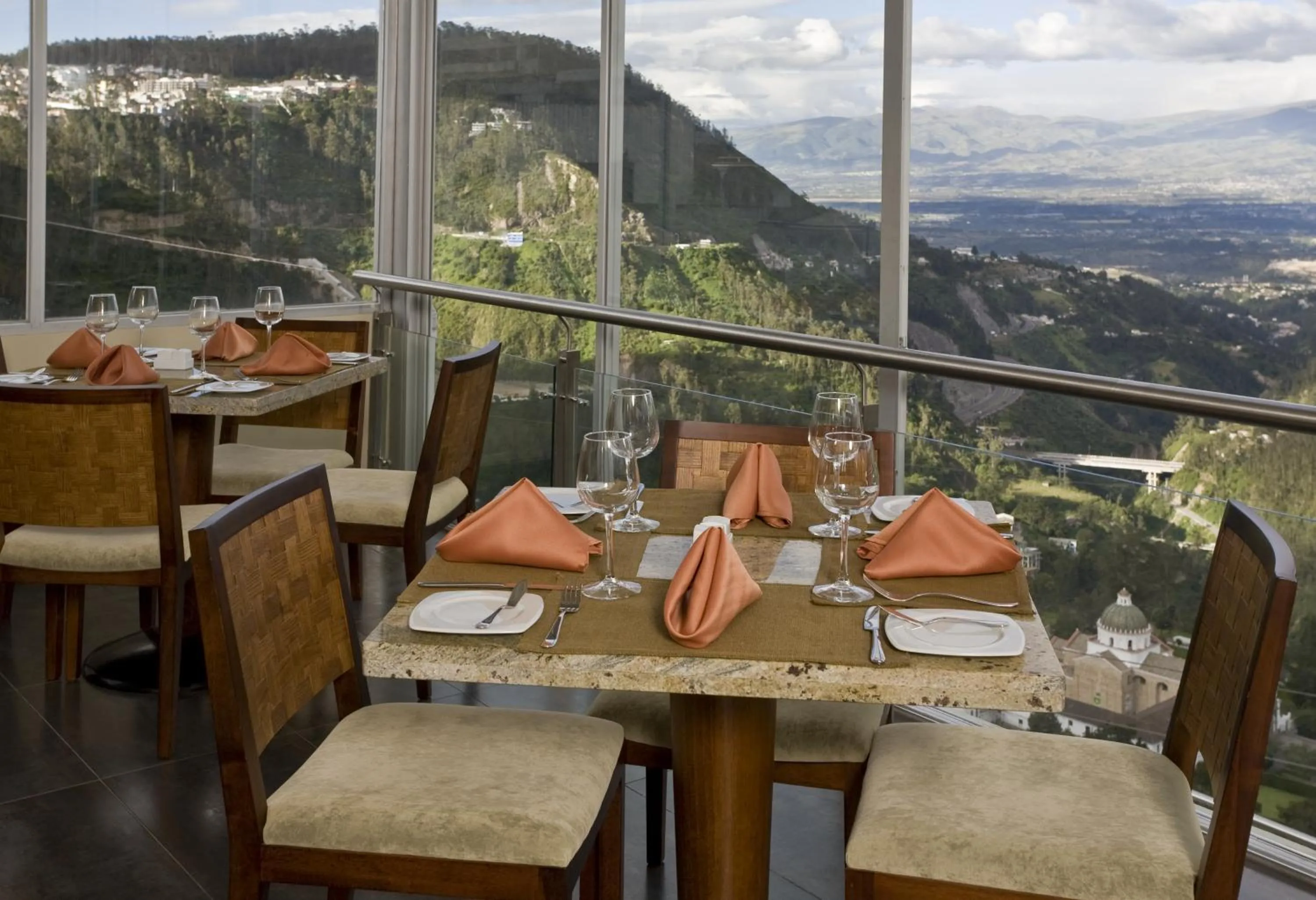 Restaurant/places to eat in Hotel Stubel Suites & Cafe