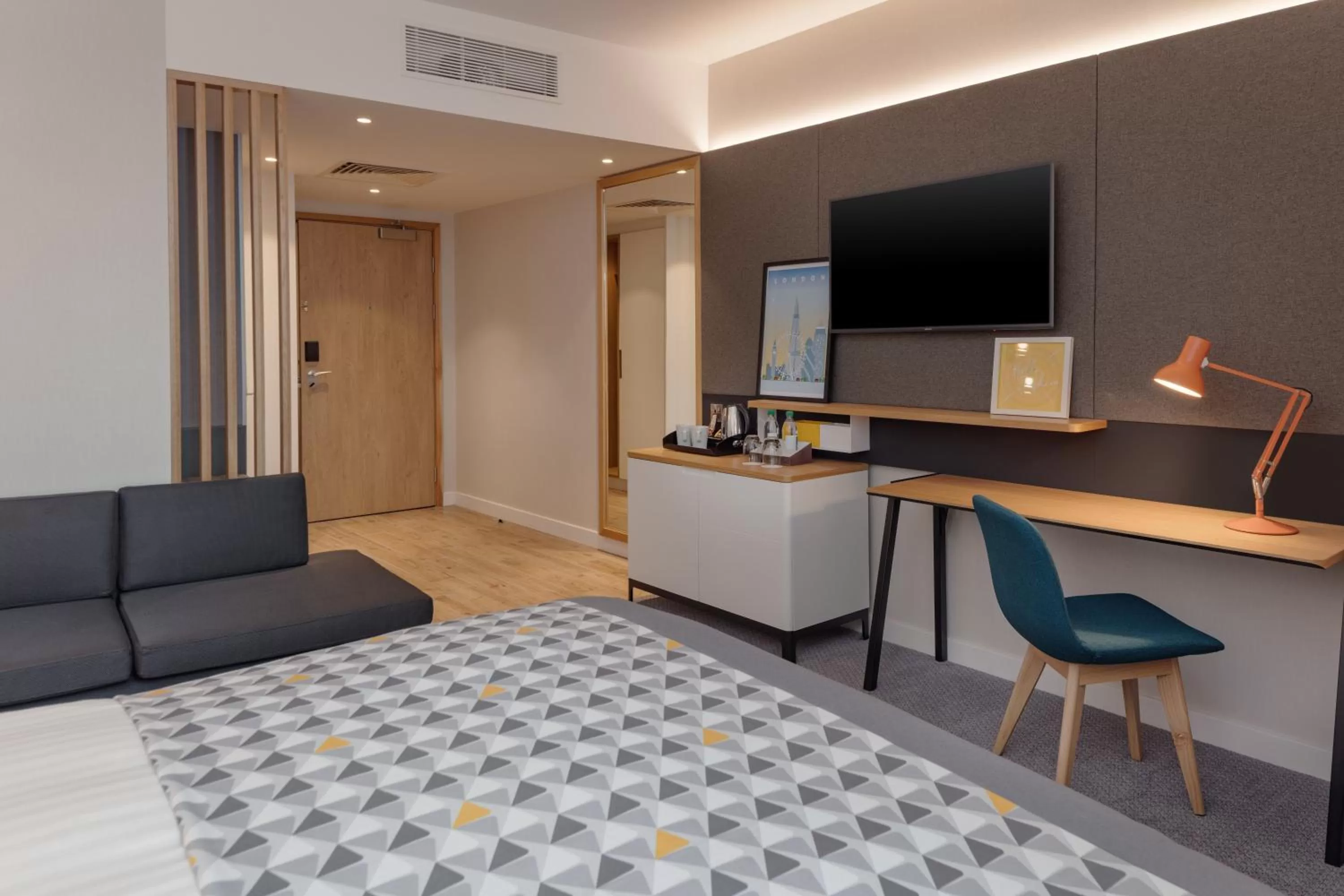 Bed in Holiday Inn London Heathrow - Bath Road by IHG