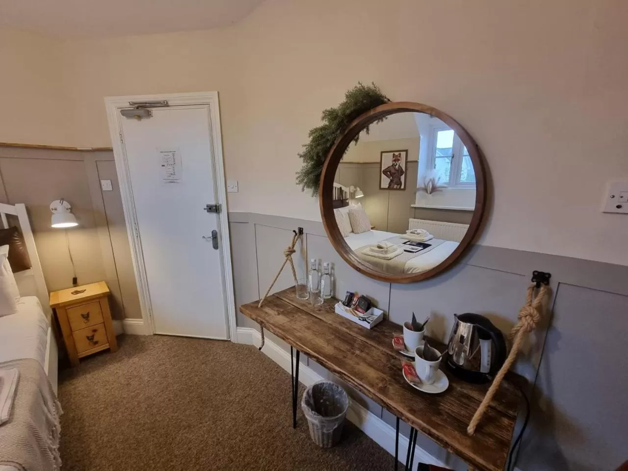 Photo of the whole room, Seating Area in Creates