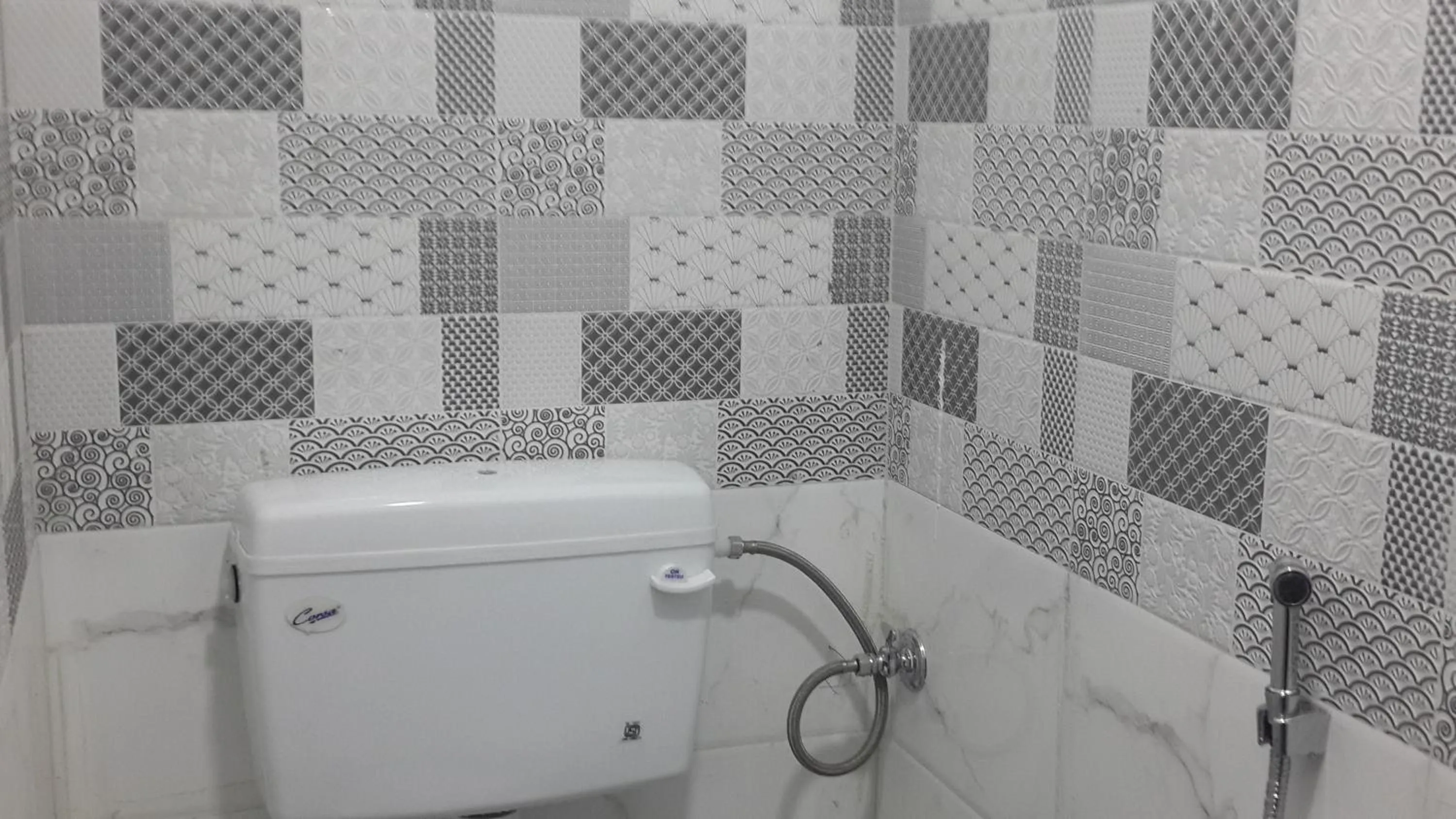 Bathroom in Hotel Holiday Era Opposite Railway Station