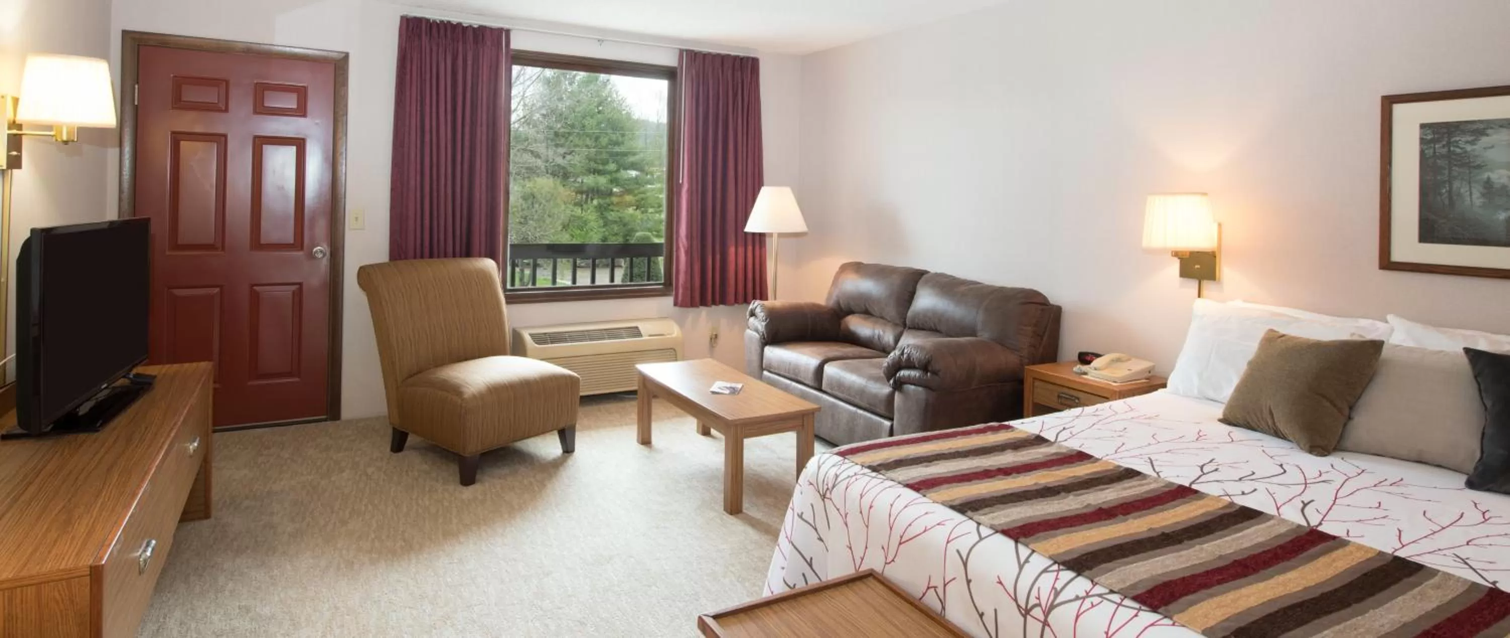 Mountain view, Bed in Highland Manor Inn