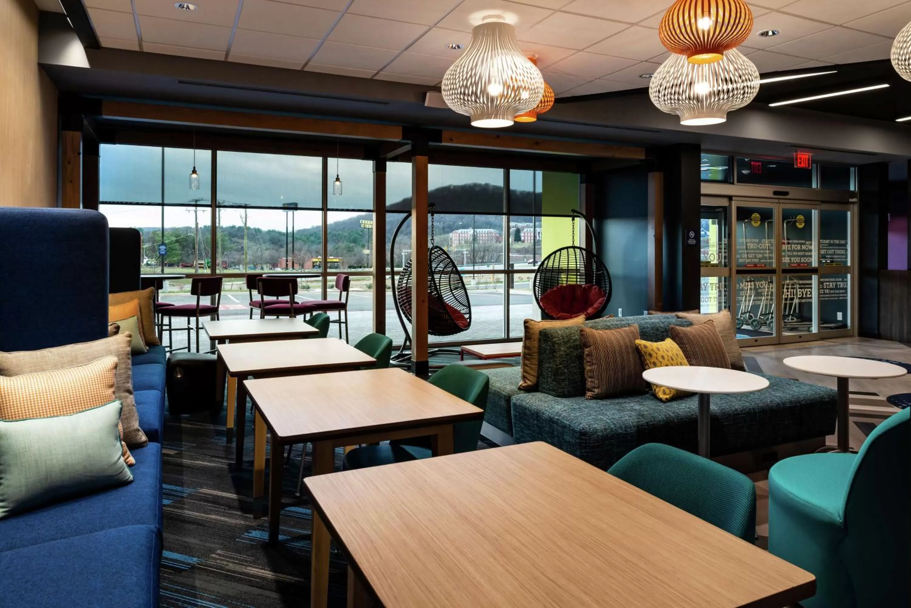 Lobby or reception in Tru By Hilton Staunton