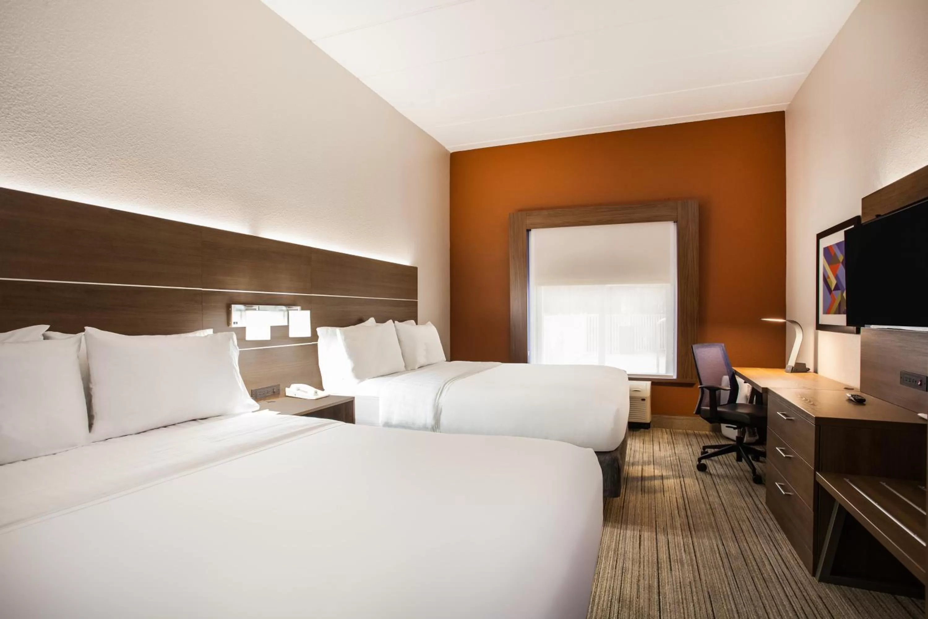 Photo of the whole room, Bed in Holiday Inn Express Hotel & Suites Inverness by IHG