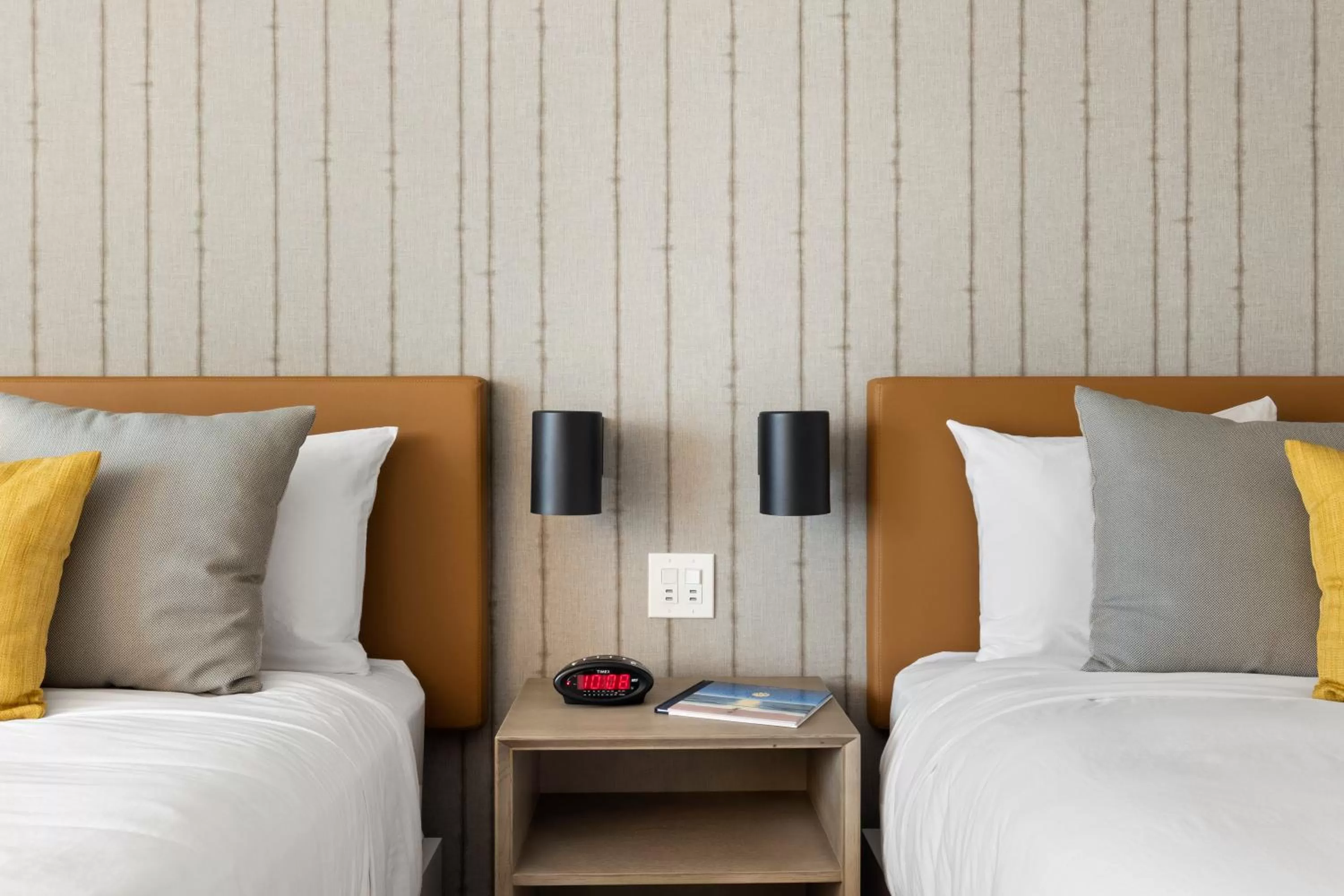 Bedroom, Bed in Sea Harbor Hotel - San Diego